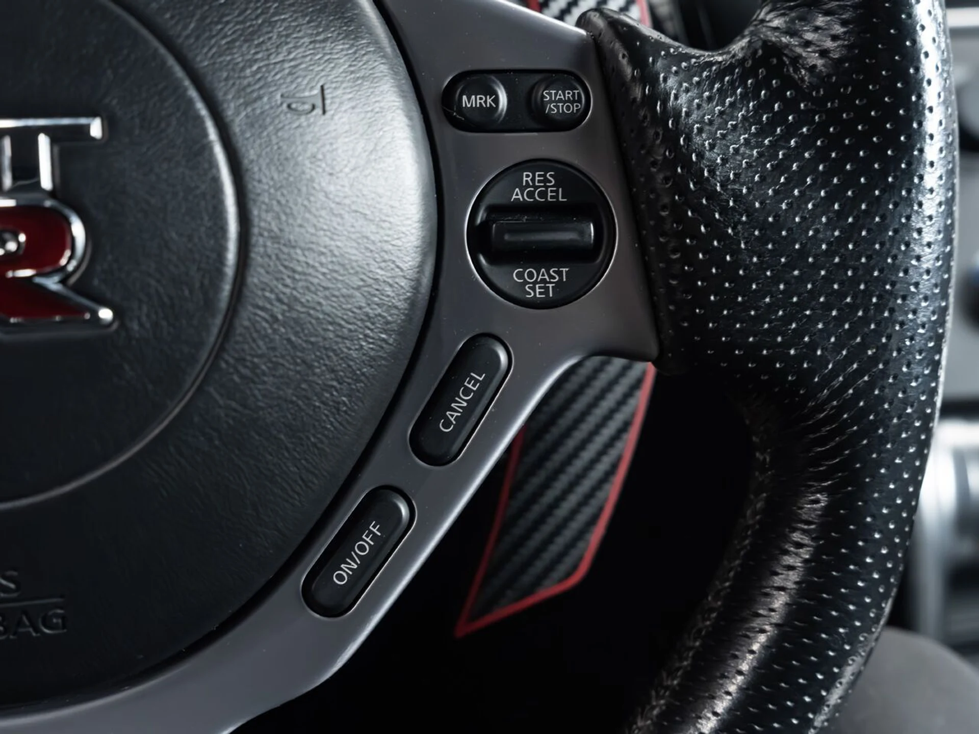 mph081_1965856625_nissan_gt_r_2009_2863deef1a