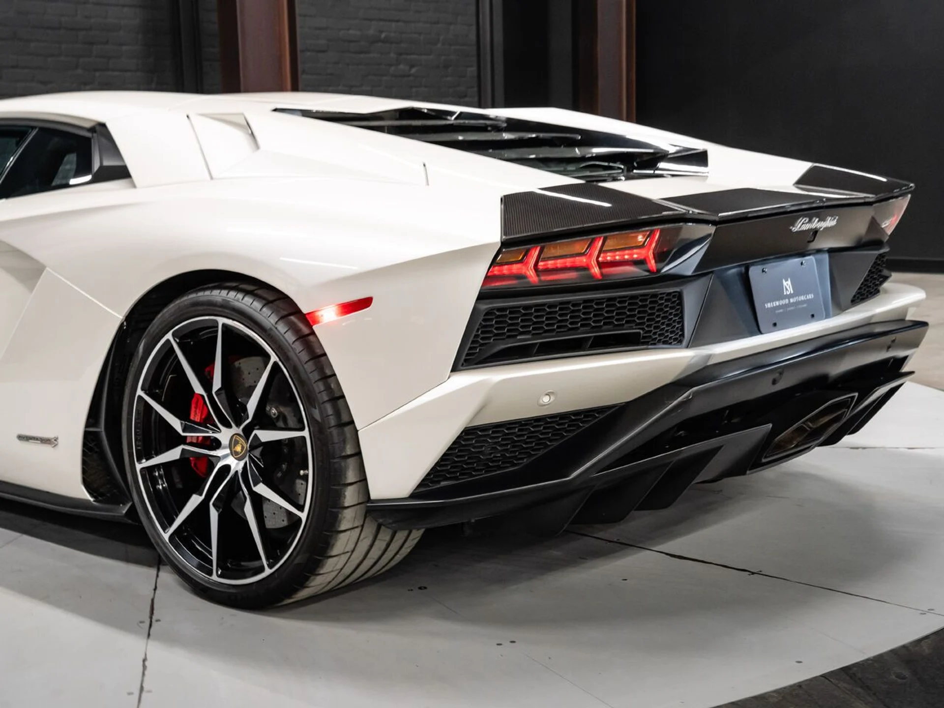 mph081_2163334032_lamborghini_aventador_2017_9133c184f1