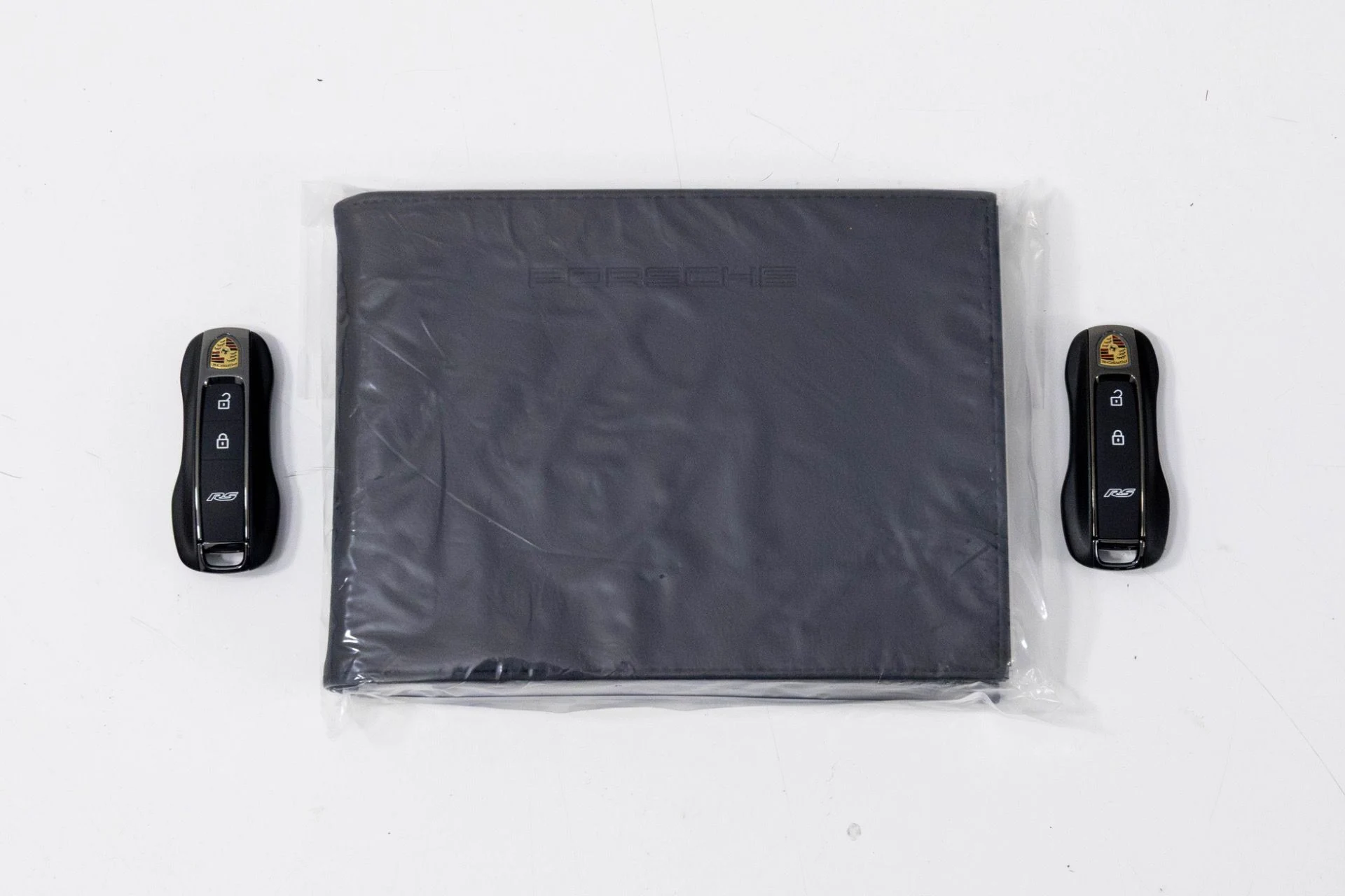 mph081_2189508173_Used_2025_Porsche_911_GT_3_RS_1764100573_9b0a45e348