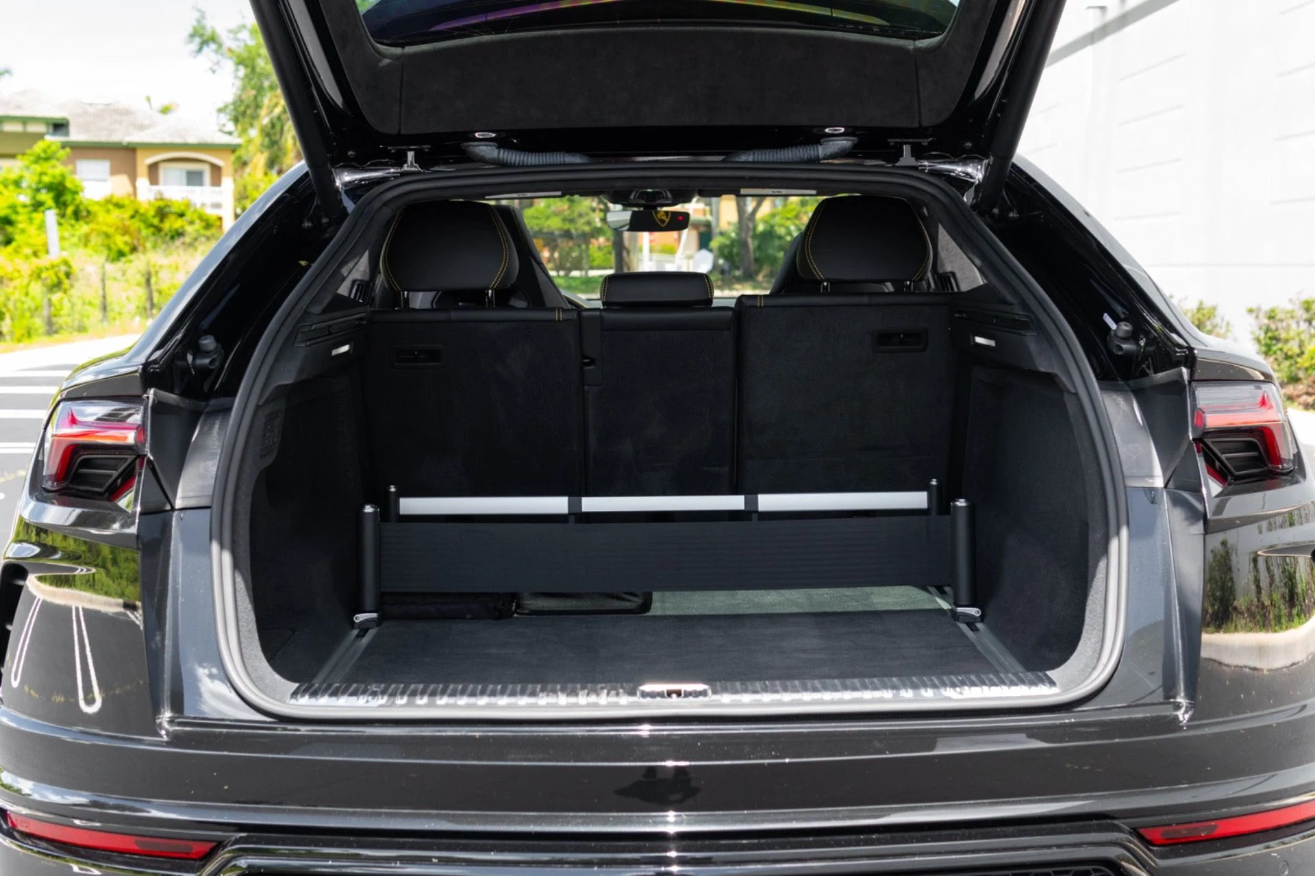 mph081_2258353683_Used_2022_Lamborghini_Urus_1776127481_340a9b5e4d