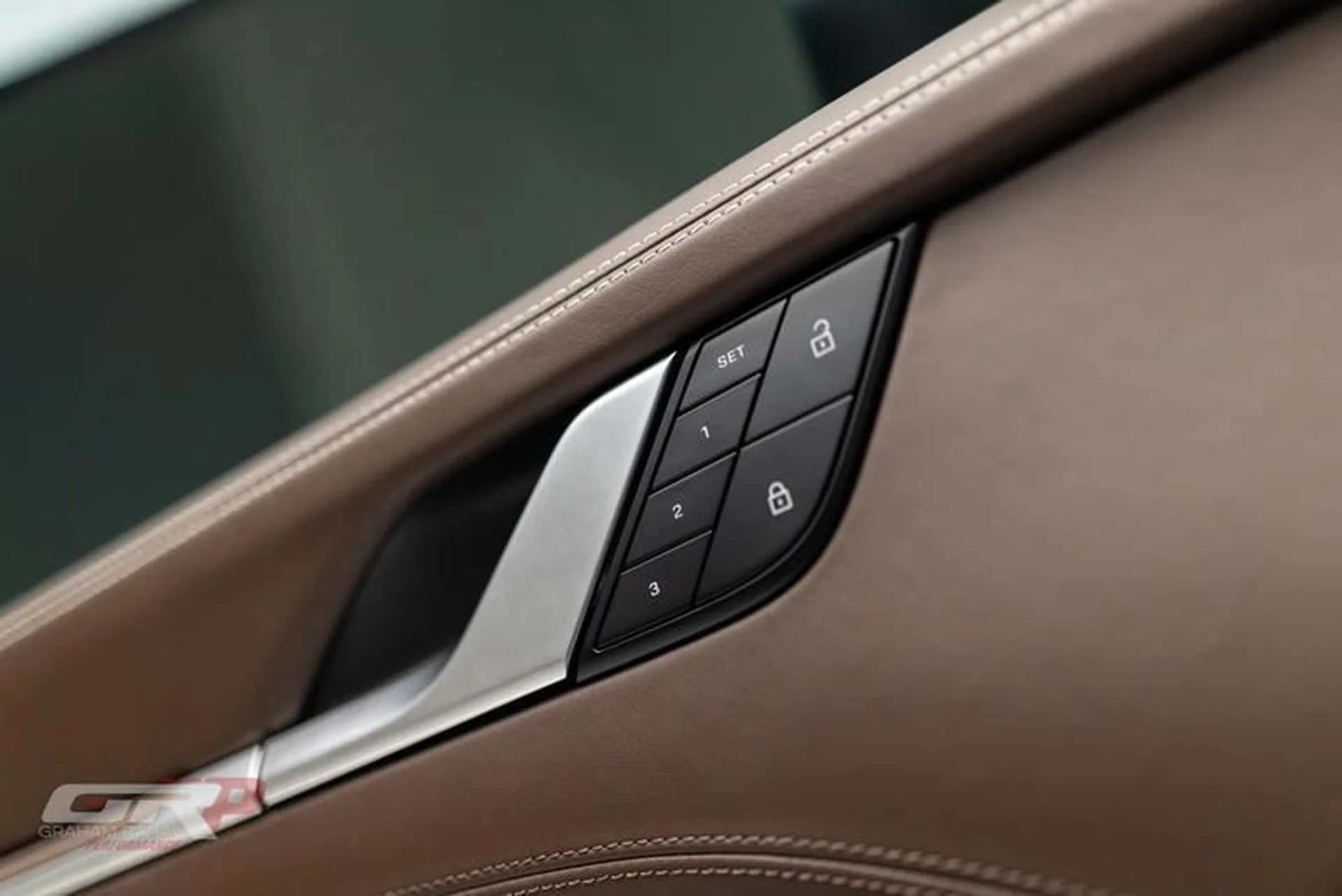 mph081_2350295491_CC_2_F9185_B22_A_4_B07_A1_DE_09_FA_0_D2_E1364_b64fe40481