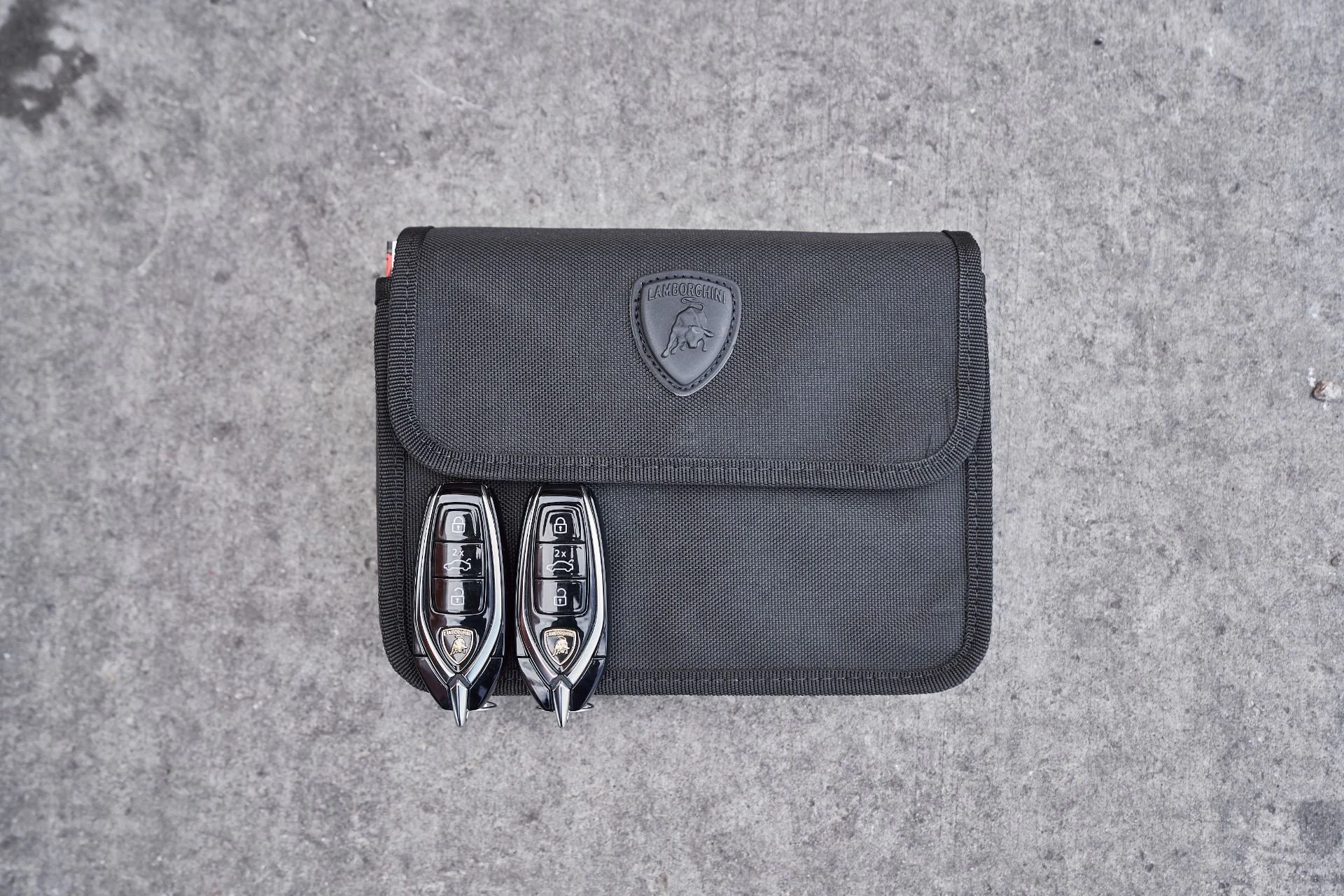 mph081_2364732979_Used_2025_Lamborghini_Urus_SE_1763677131_0c1e0686b3