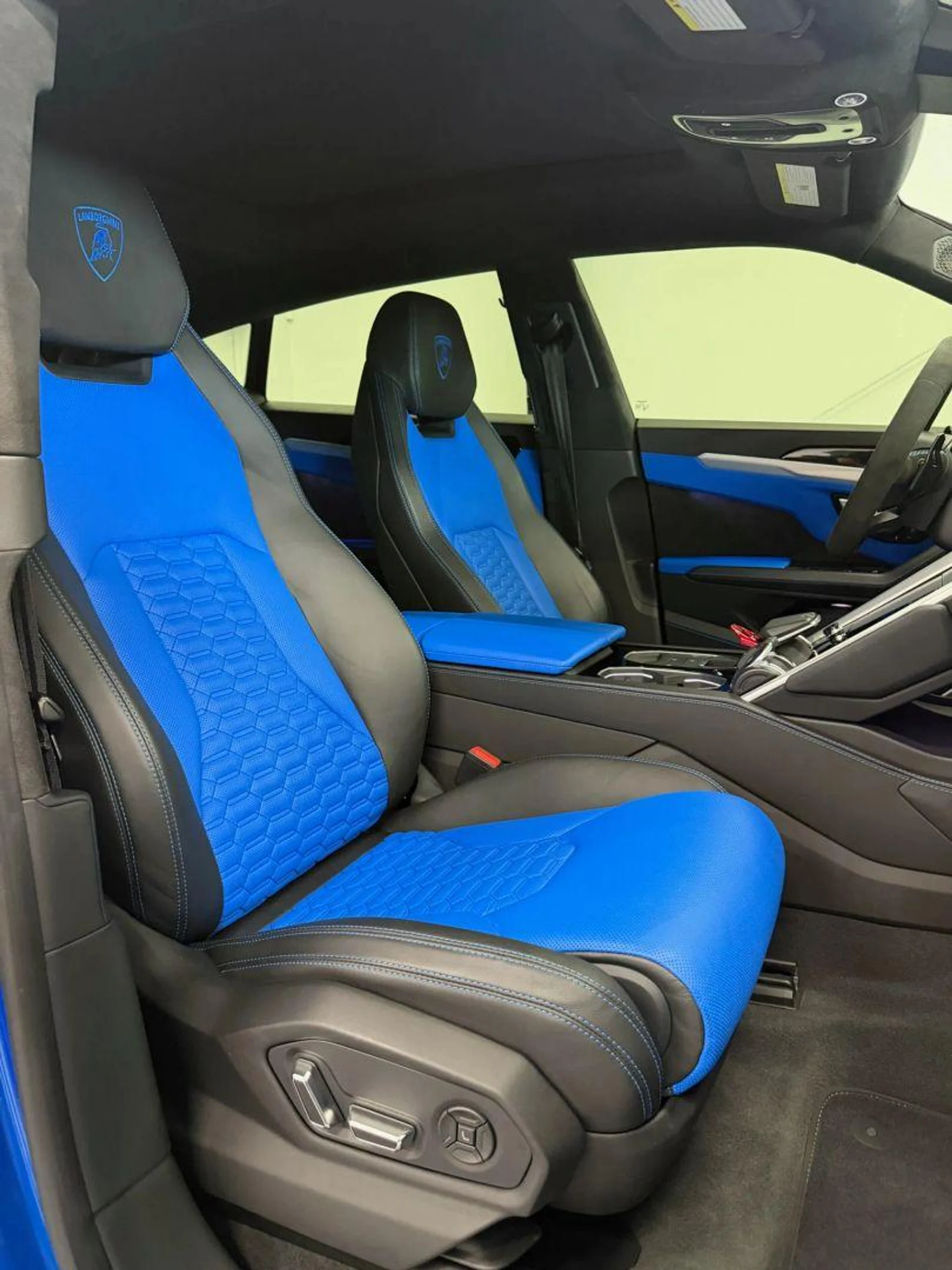 mph081_2435973436_Used_2019_Lamborghini_Urus_Sport_Utility_4_D_1784105715_dd445ca012