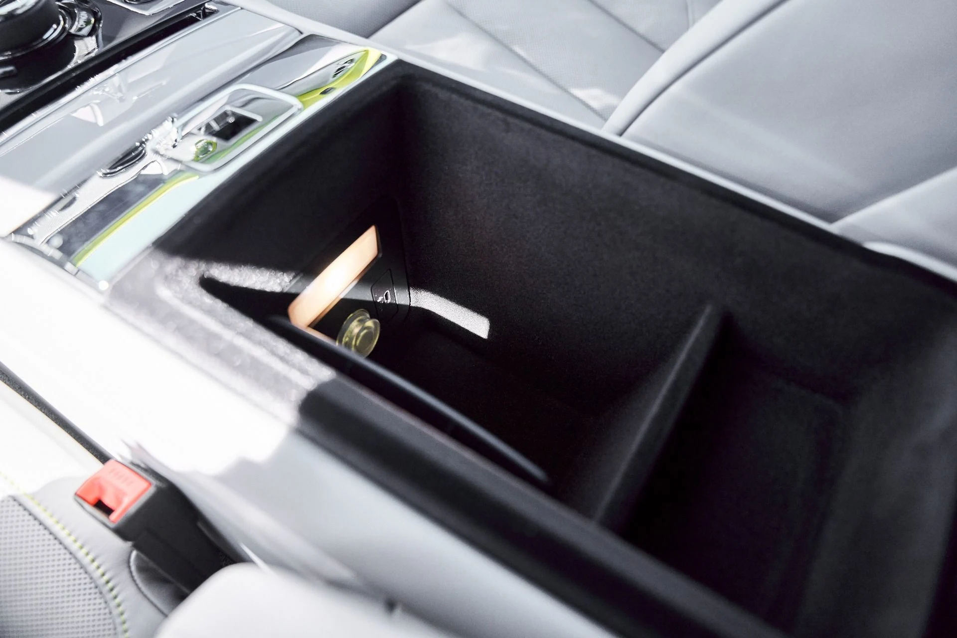 mph081_2529729783_Used_2024_Rolls_Royce_Cullinan_Base_1773162695_f4bea96bef