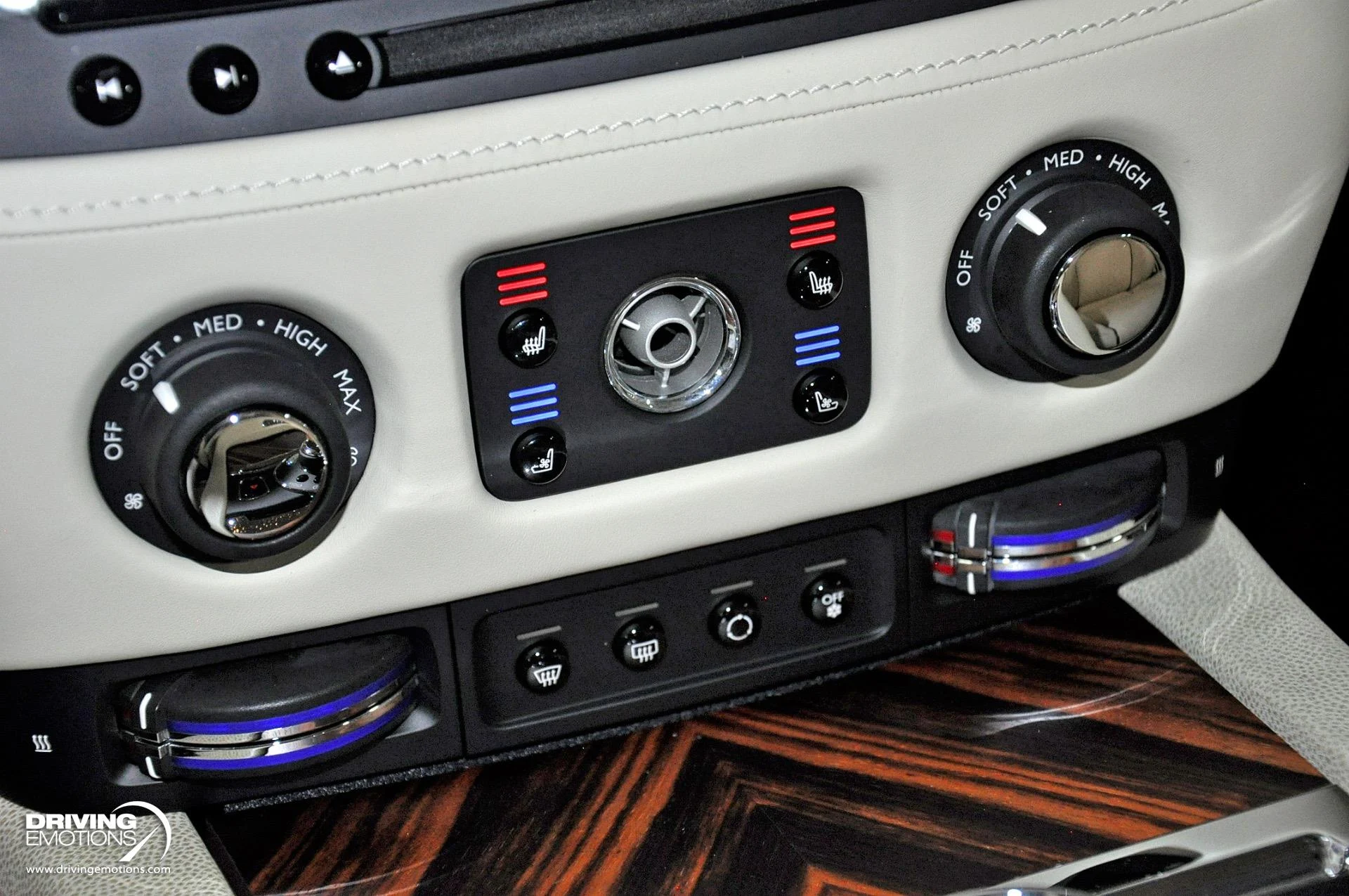 mph081_2631886731_883_p82_l_565fd480e1