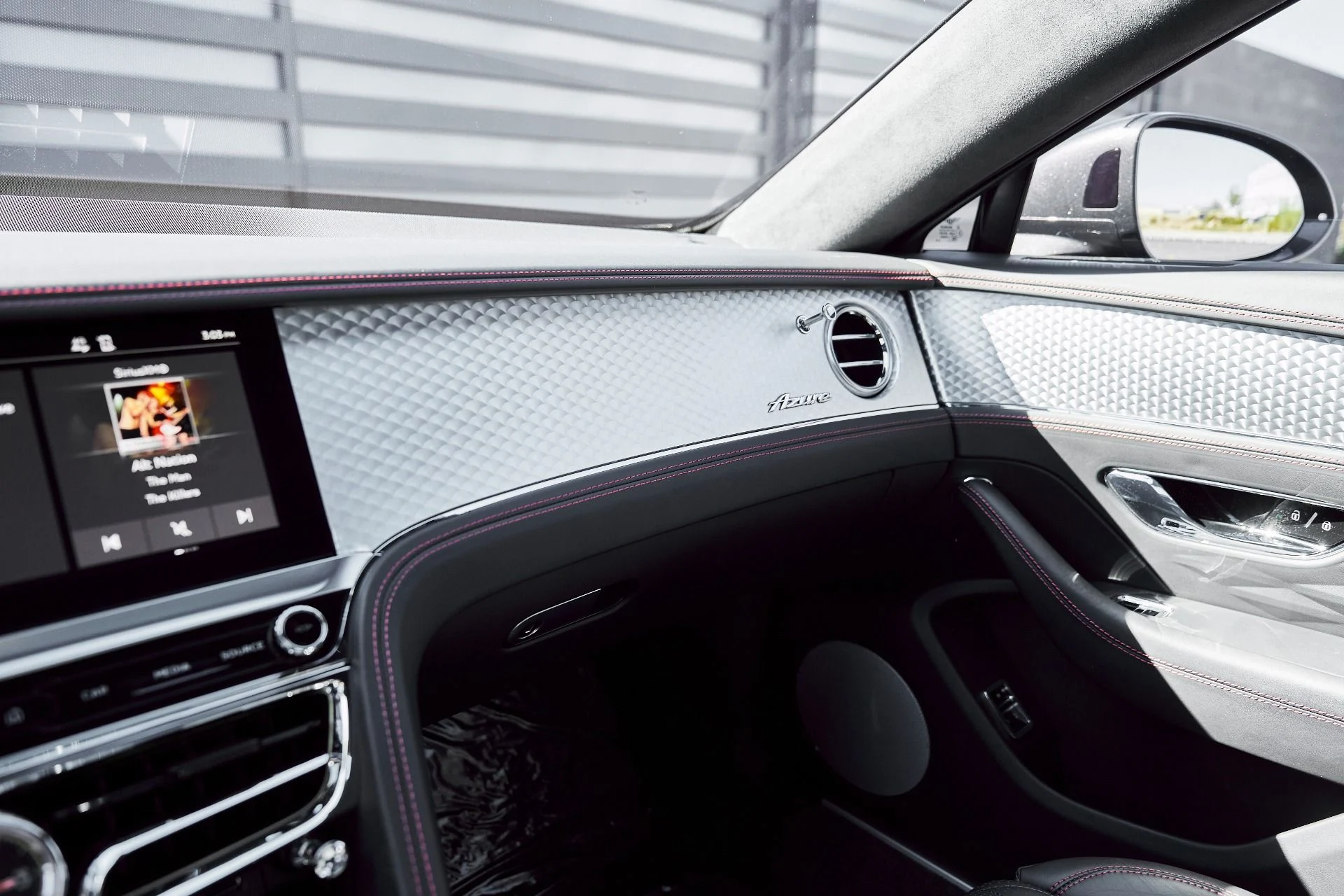 mph081_2656651404_Used_2023_Bentley_Flying_Spur_V8_1773280784_dca1e02393