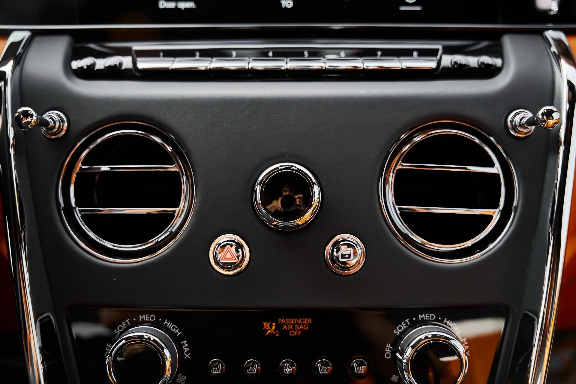 mph081_2801624377_Used_2025_Rolls_Royce_Cullinan_Base_1770950940_8e7eb657ee