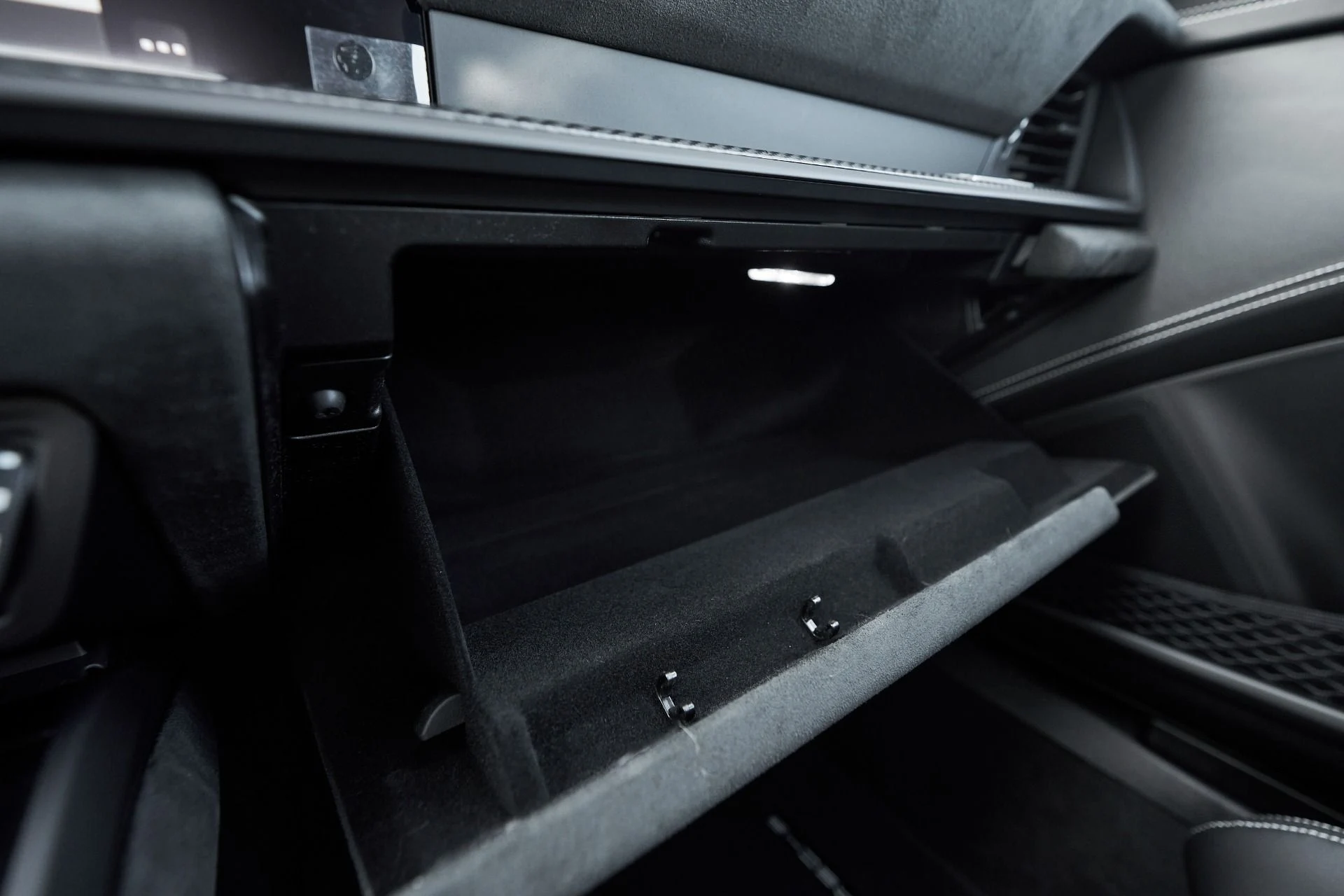 mph081_2826942509_Used_2025_Porsche_911_GT_3_RS_1762914563_6c7dff2d8d