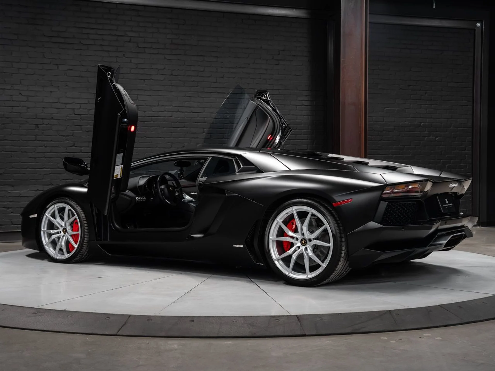 mph081_2851108918_lamborghini_aventador_2017_f93a7b3798