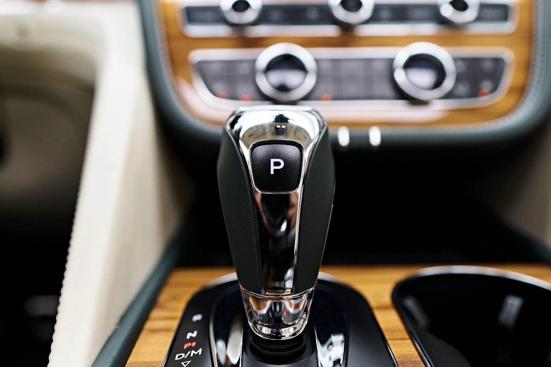 mph081_2859322097_Used_2023_Bentley_Bentayga_EWB_1754782524_de32e55a04