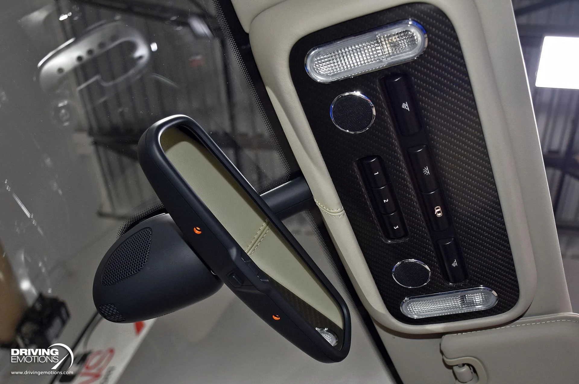 mph081_2929096705_871_p82_l_51764eec5e