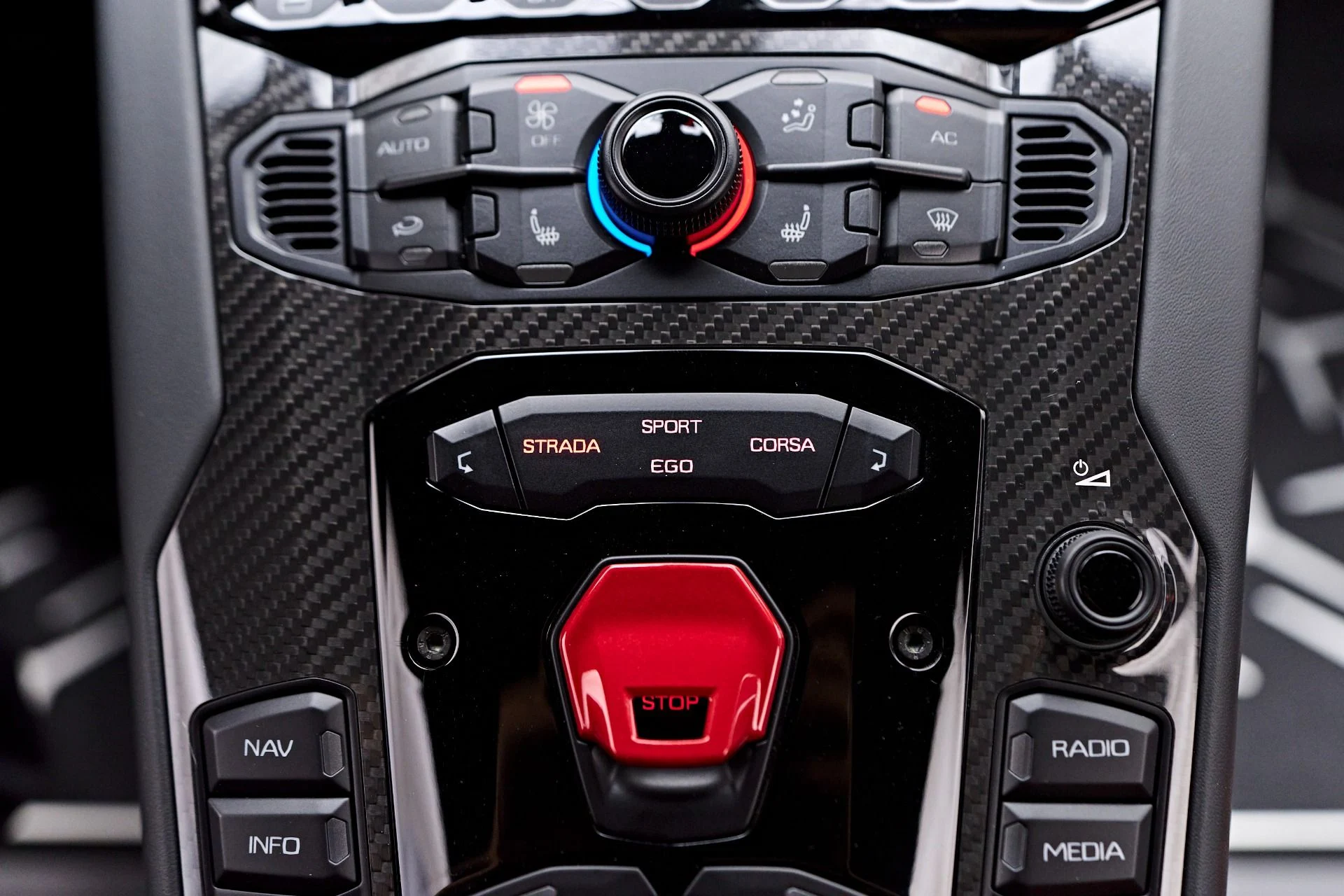 mph081_2961706258_Used_2021_Lamborghini_Aventador_SVJ_Base_1755224573_81d704bb6e