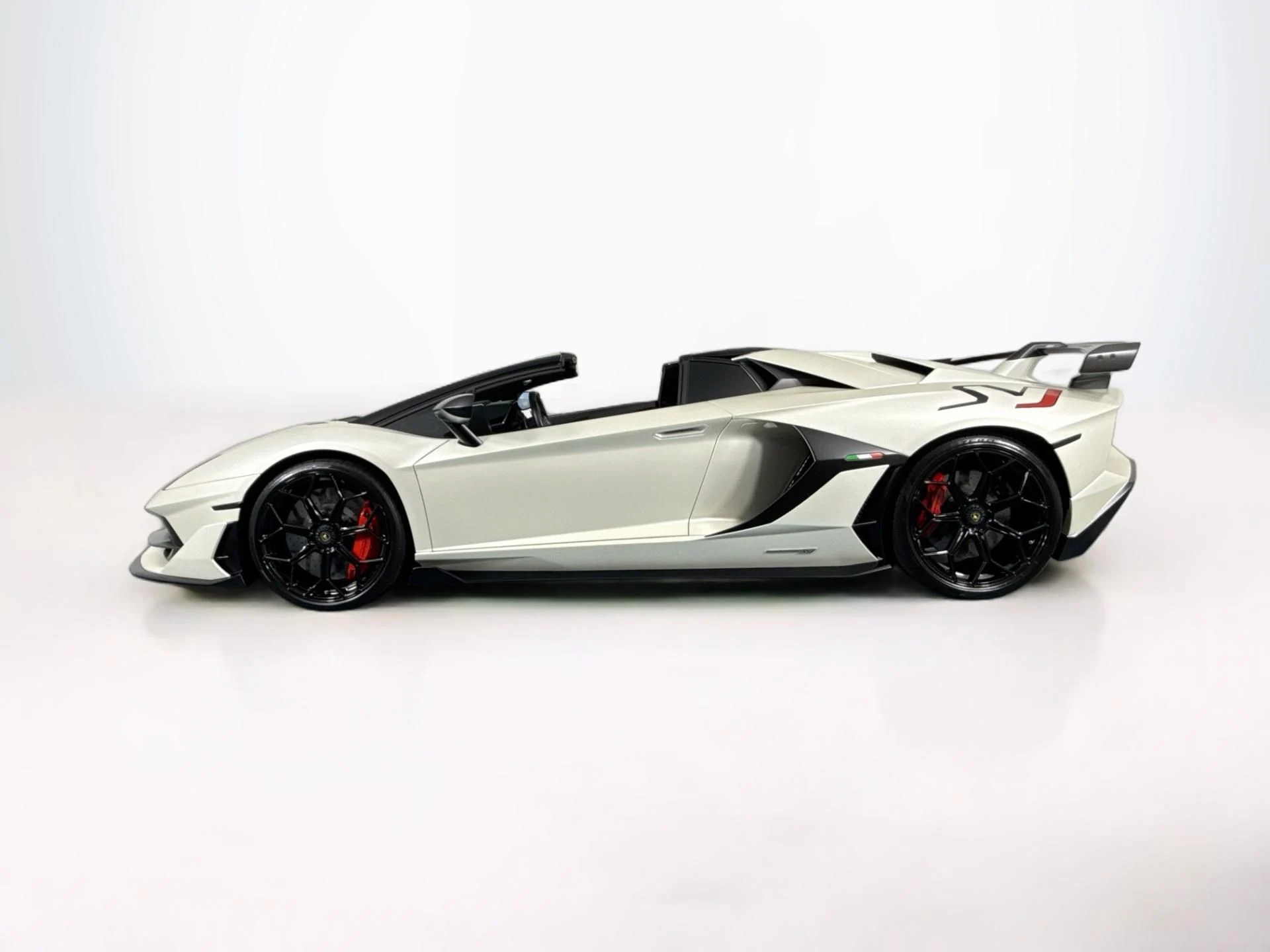 mph081_2973330195_Used_2020_Lamborghini_Aventador_LP_770_4_SVJ_Roadster_1785777176_b6bd16a59e