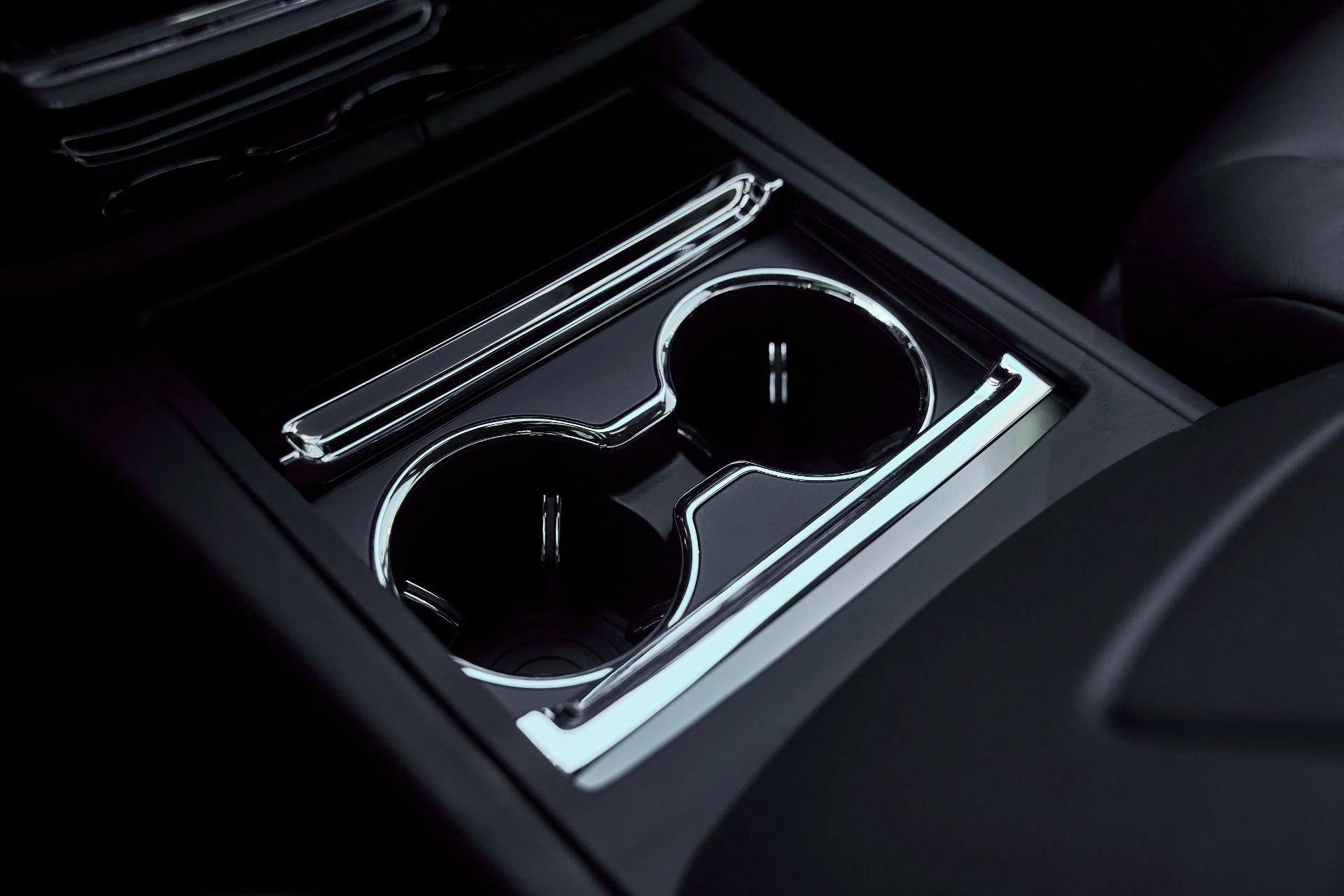 mph081_2986159461_Used_2024_Rolls_Royce_Phantom_Base_1770700176_3528465364