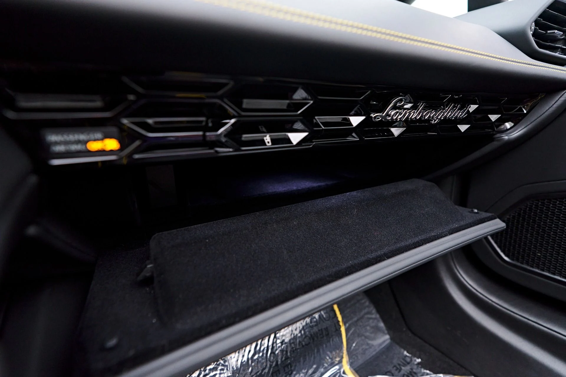 mph081_2991660615_Used_2021_Lamborghini_Huracan_EVO_Base_1754524536_534ac87945