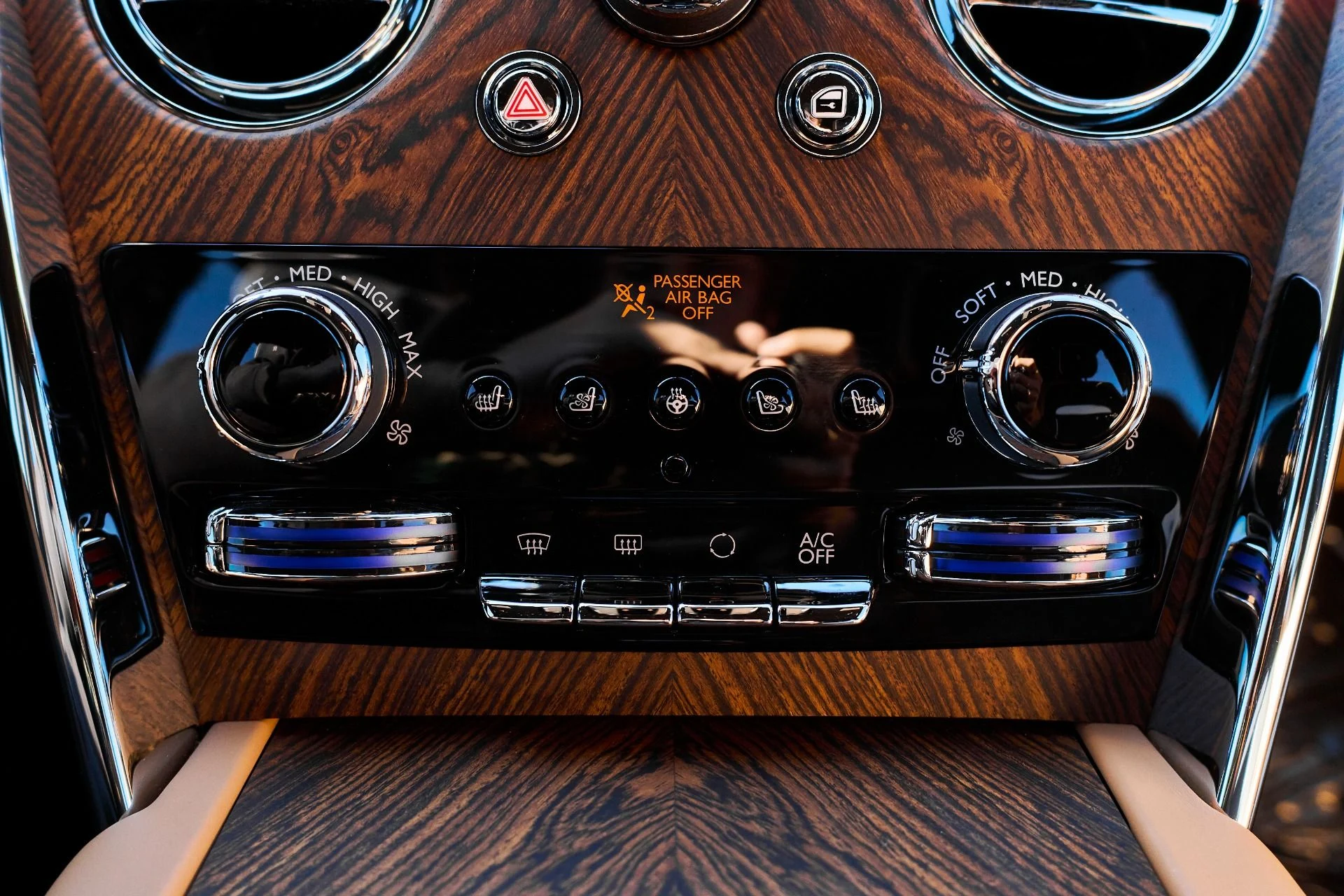 mph081_3110898979_Used_2025_Rolls_Royce_Cullinan_Base_1766020524_89c602f595