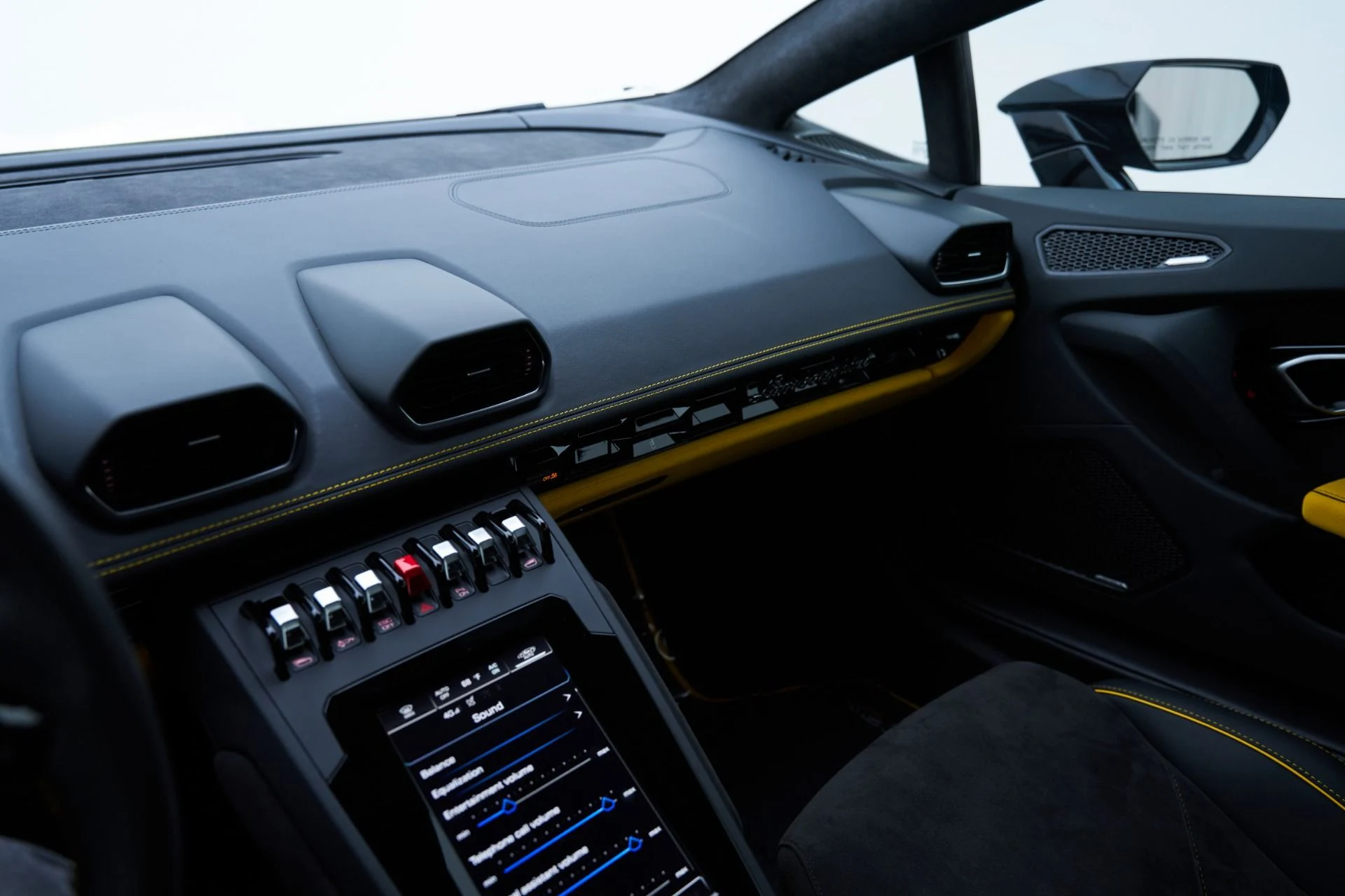 mph081_3275570252_Used_2024_Lamborghini_Huracan_1793135647_44313a2af8