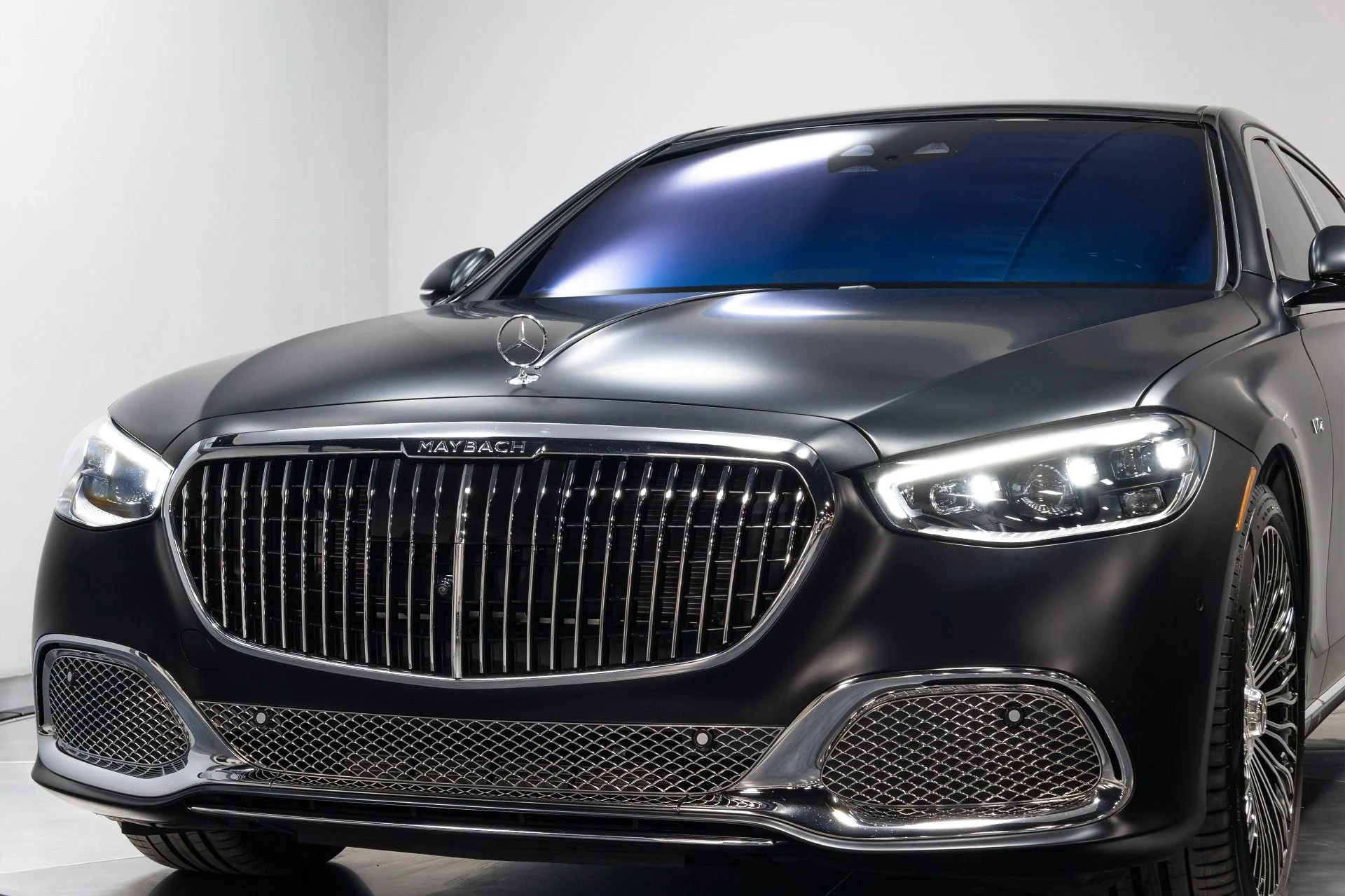 mph081_3321423414_Used_2024_Mercedes_Benz_S_Class_Maybach_S_680_4_MATIC_1764625509_3ef624b924