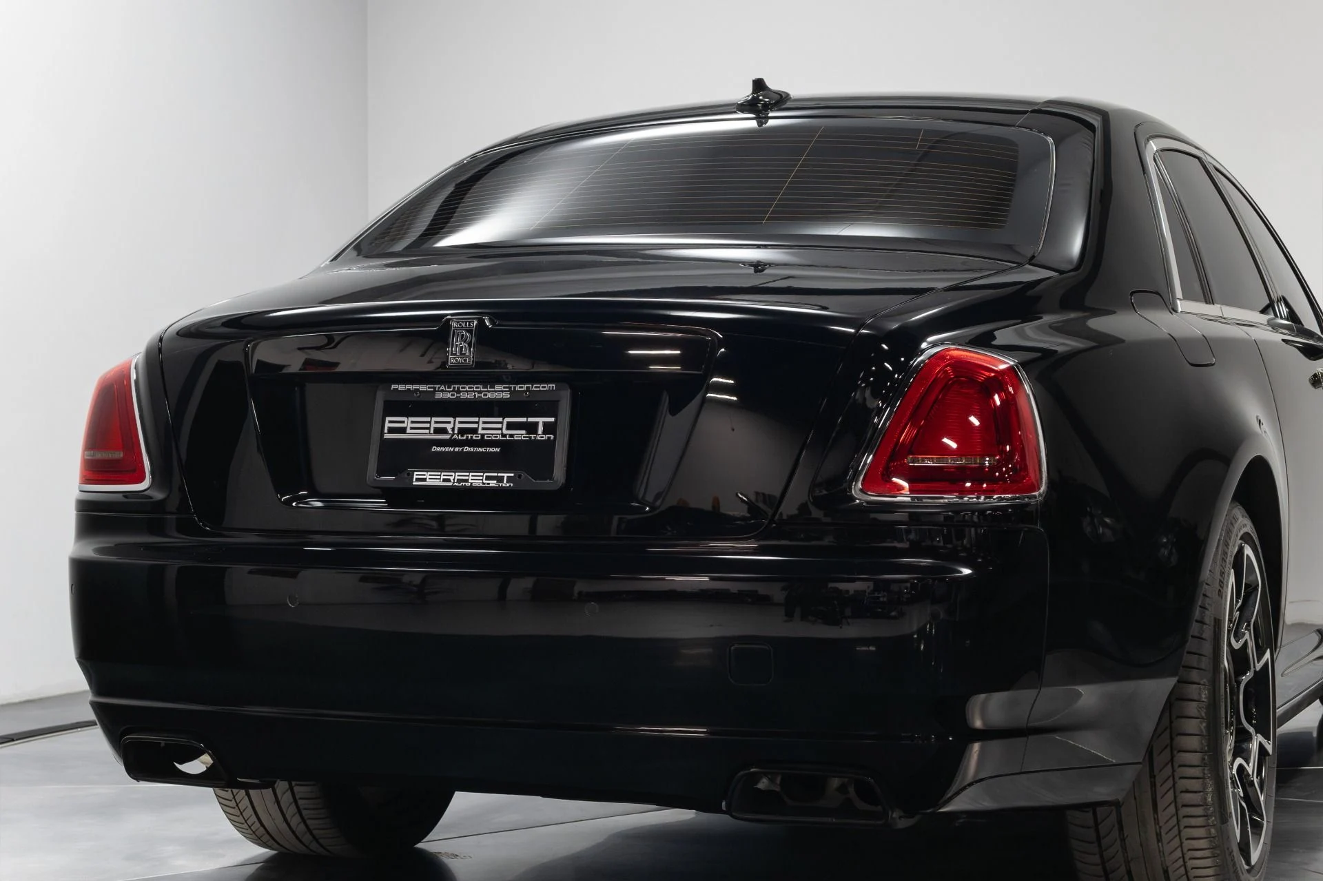 mph081_3543781613_Used_2017_Rolls_Royce_Ghost_Black_Badge_1764012368_ac8a47ef20