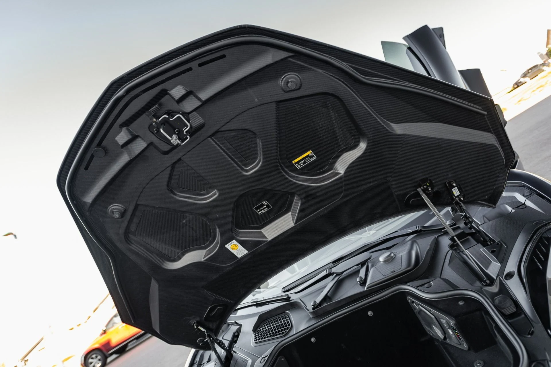 mph081_3600311303_Used_2025_Lamborghini_Revuelto_1791313148_05cd5d0e28