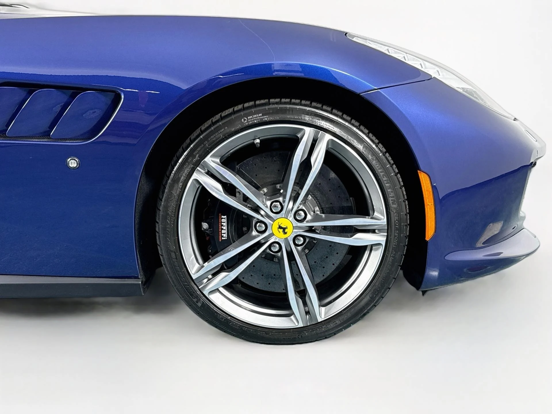 mph081_3678866505_Used_2019_Ferrari_GTC_4_Lusso_1792629214_3a258b6673