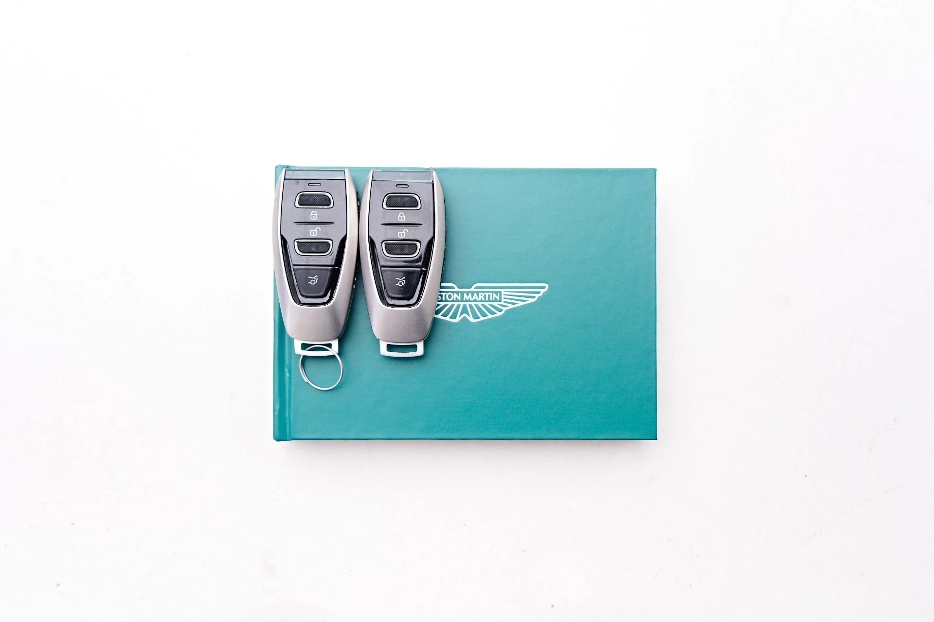 mph081_3704662340_Used_2024_Aston_Martin_DB_12_1756329442_18f1beade9