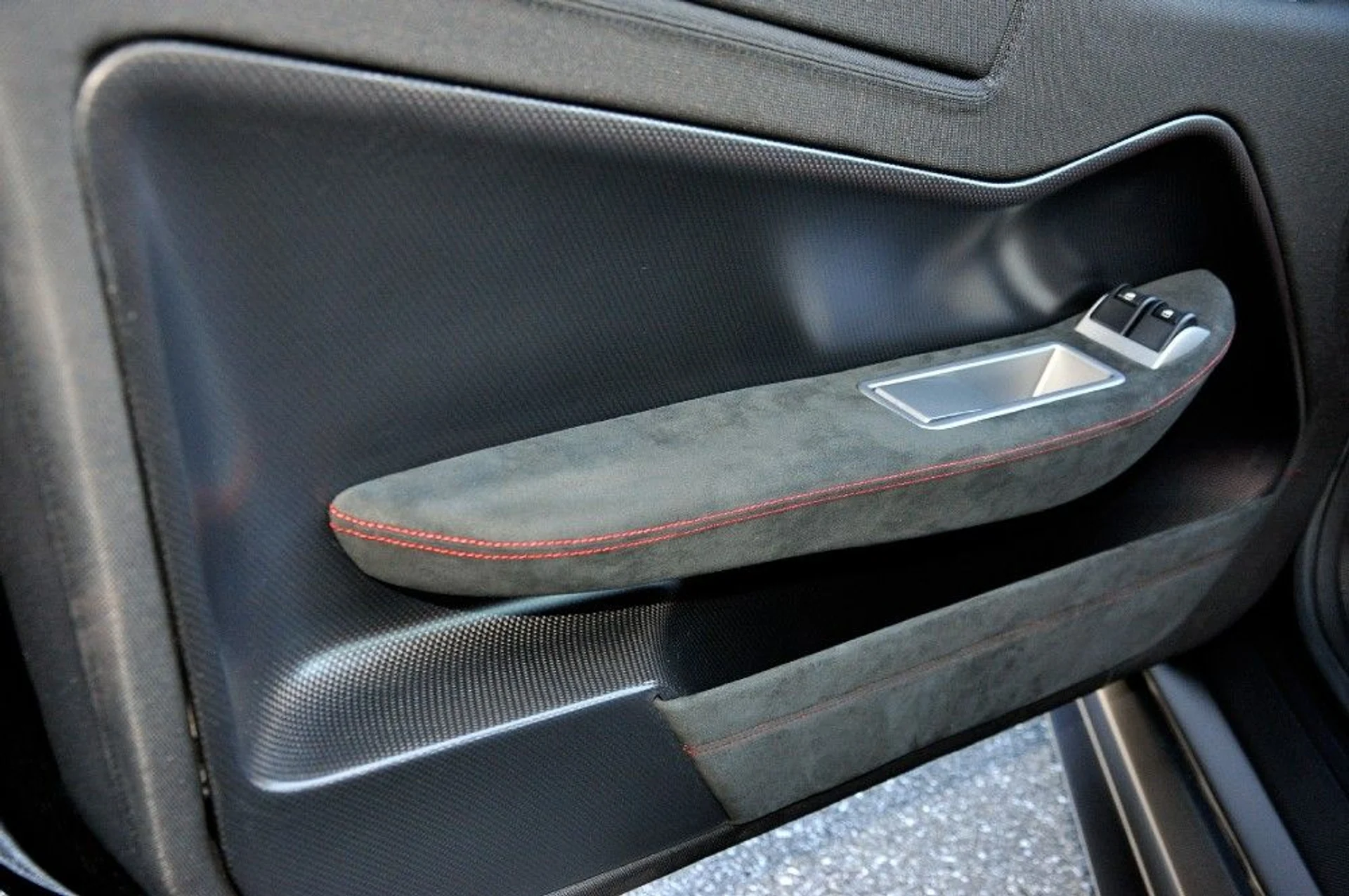 mph081_3770965622_82_p82_l_2f578b5a49