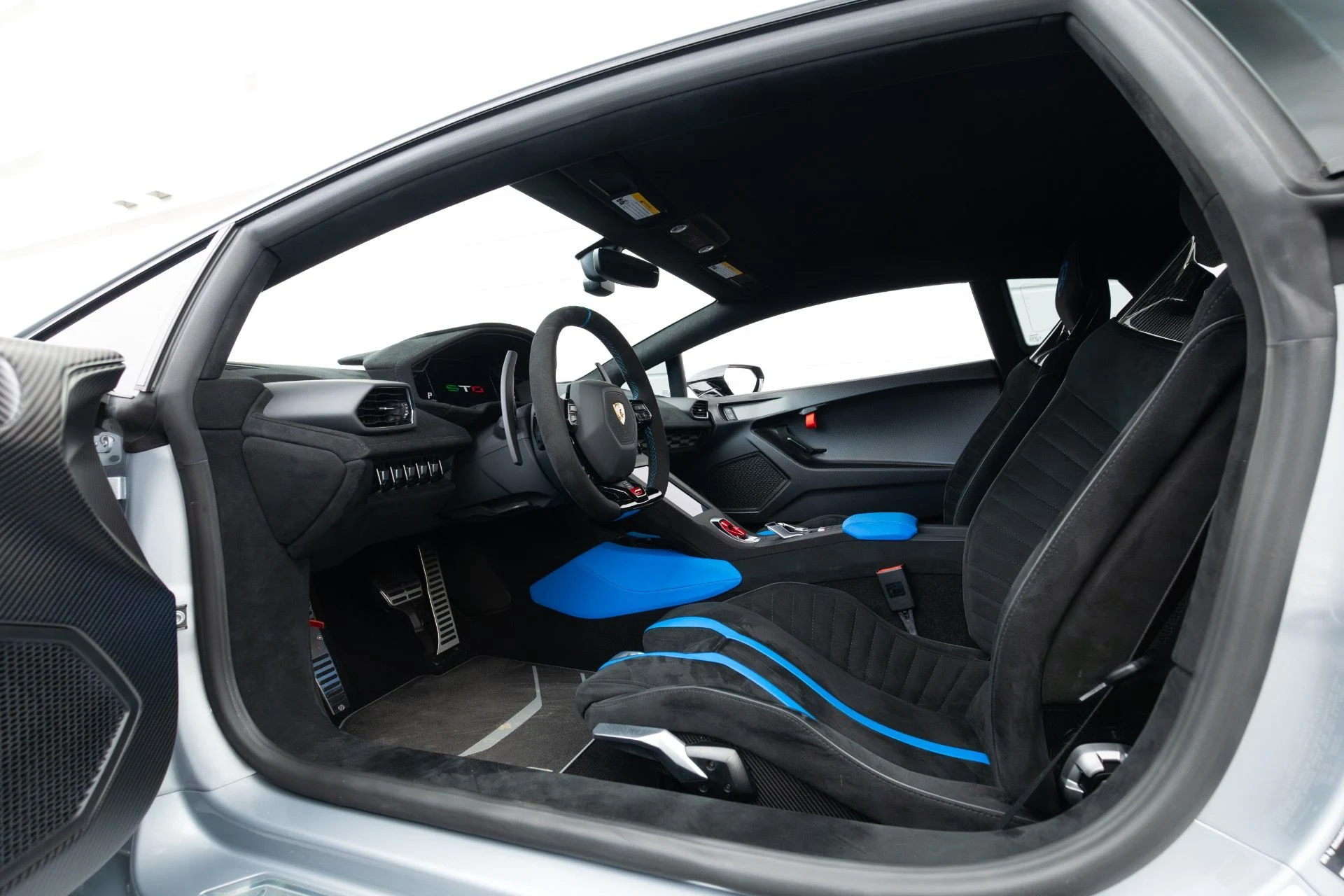 mph081_3772034144_Used_2023_Lamborghini_Huracan_STO_1770160431_e607190945