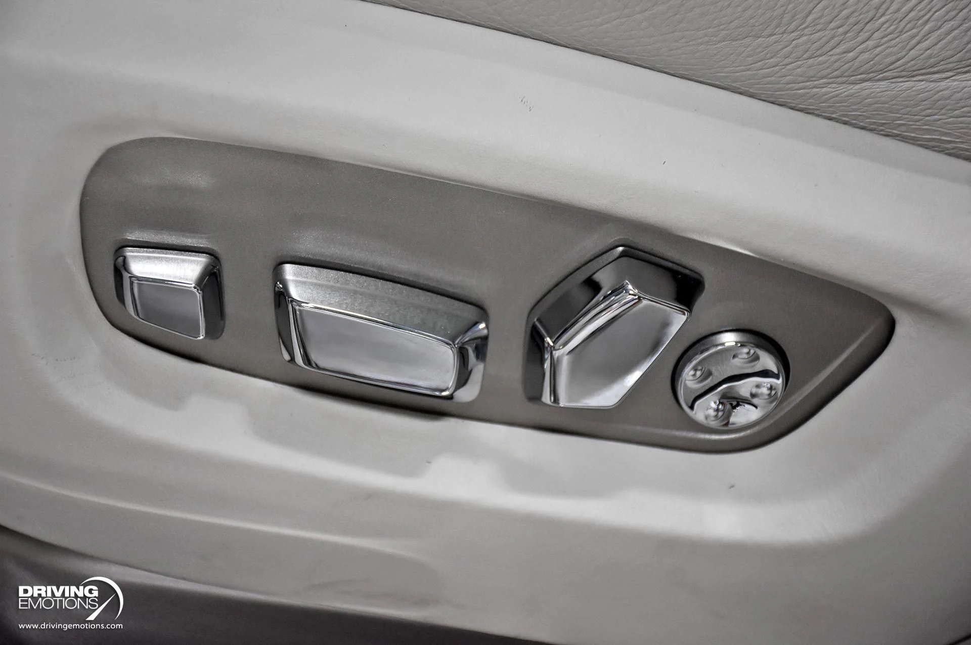 mph081_3832996514_872_p82_l_b5e8d51c53