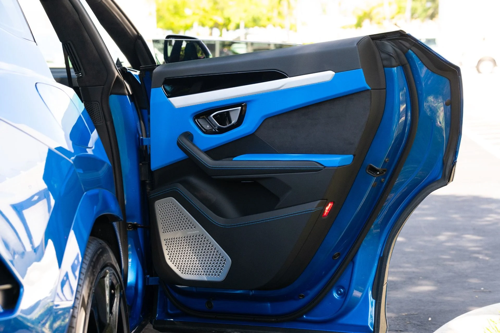 mph081_4011855787_Used_2019_Lamborghini_Urus_1781242066_525650339e