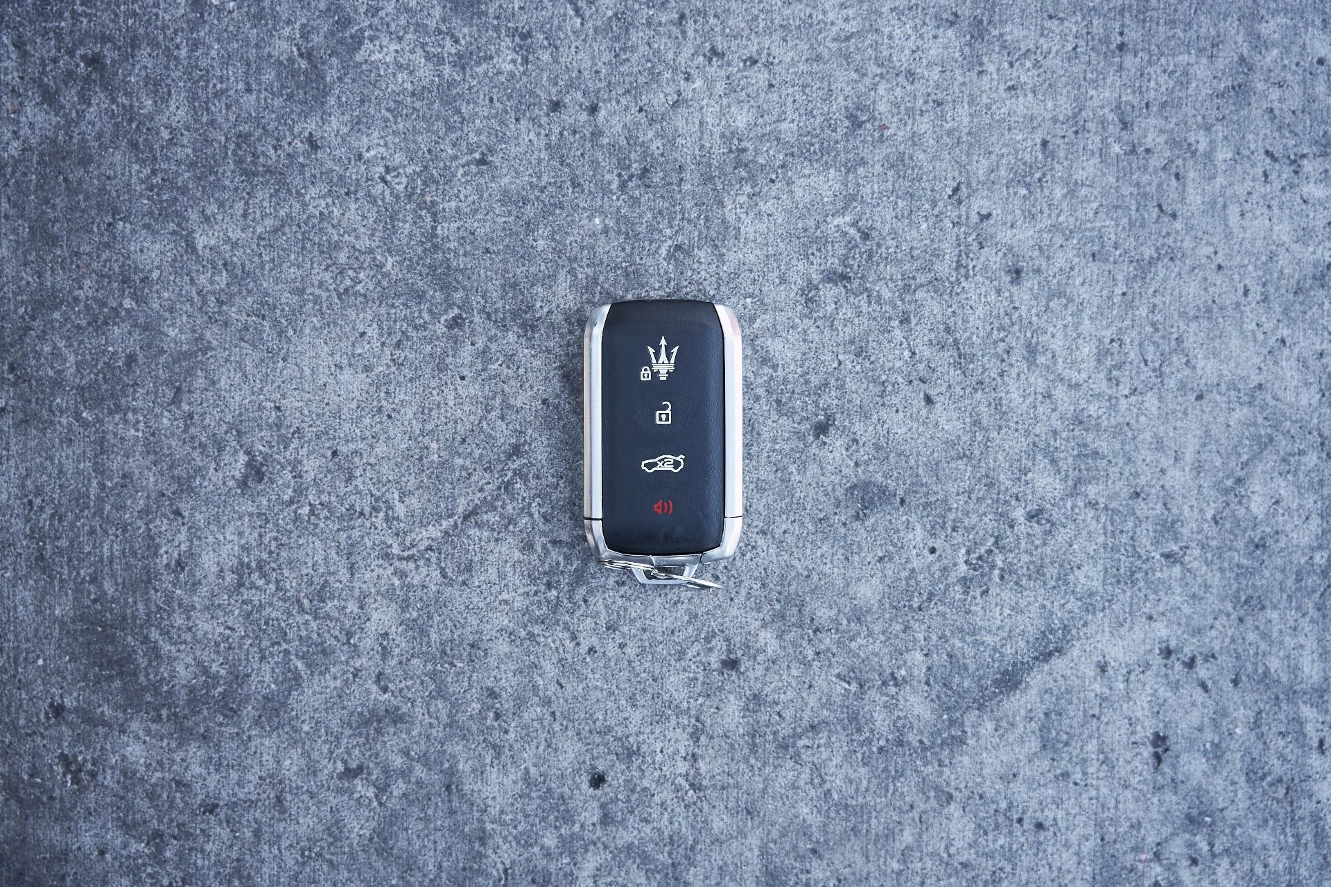 mph081_4122880491_Used_2023_Maserati_MC_20_1769481342_bb10da6b8b