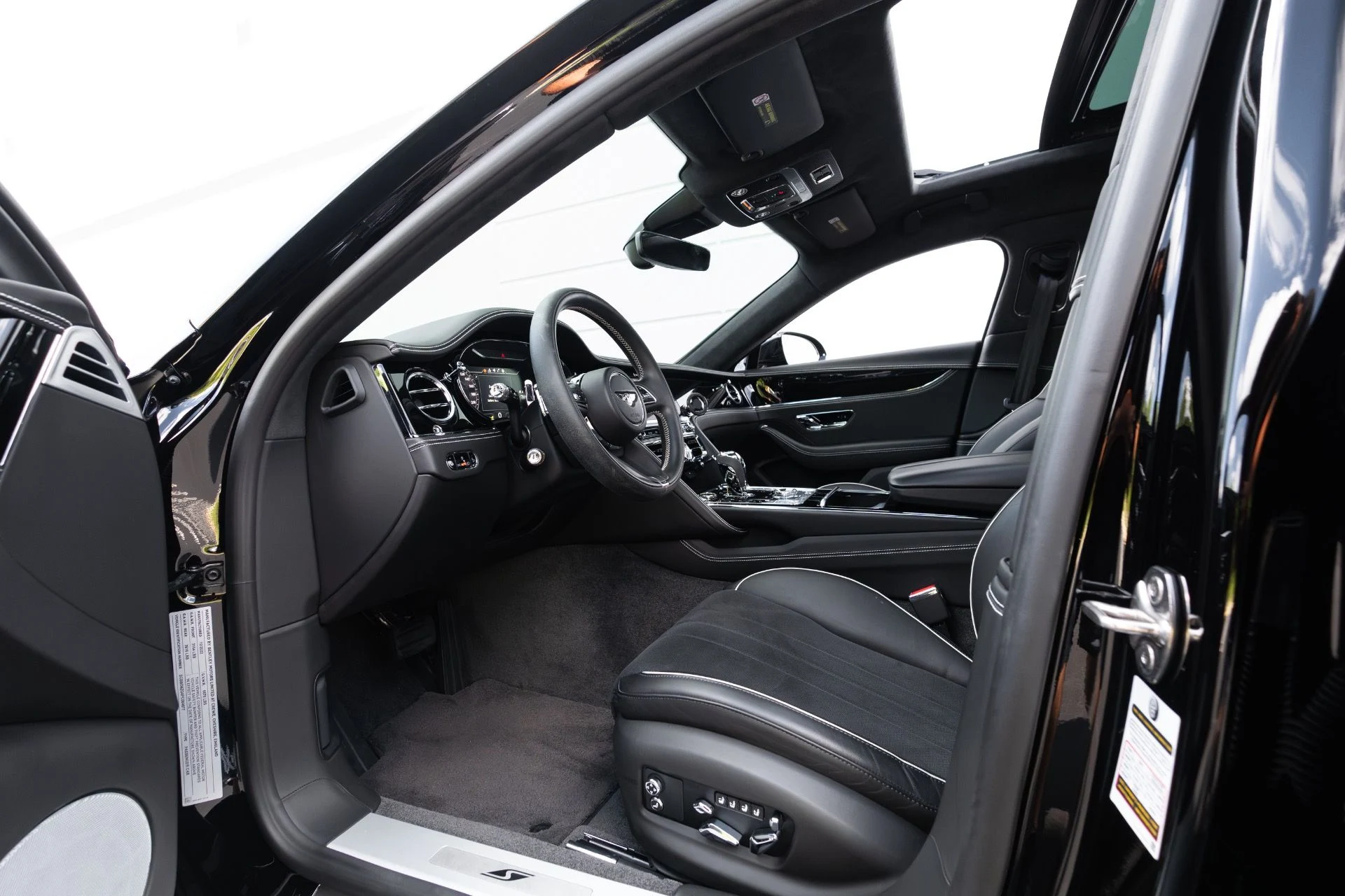 mph081_4171536573_Used_2023_Bentley_Flying_Spur_S_V8_1778782784_e23a5385b9