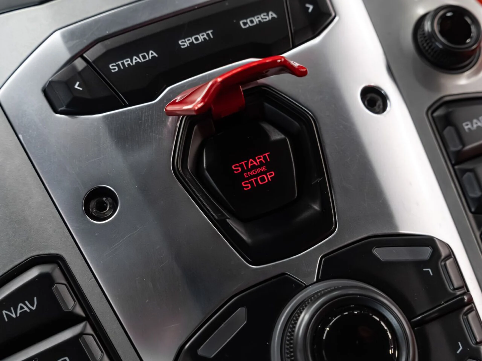 mph081_4257002502_lamborghini_aventador_2015_df67379f8d