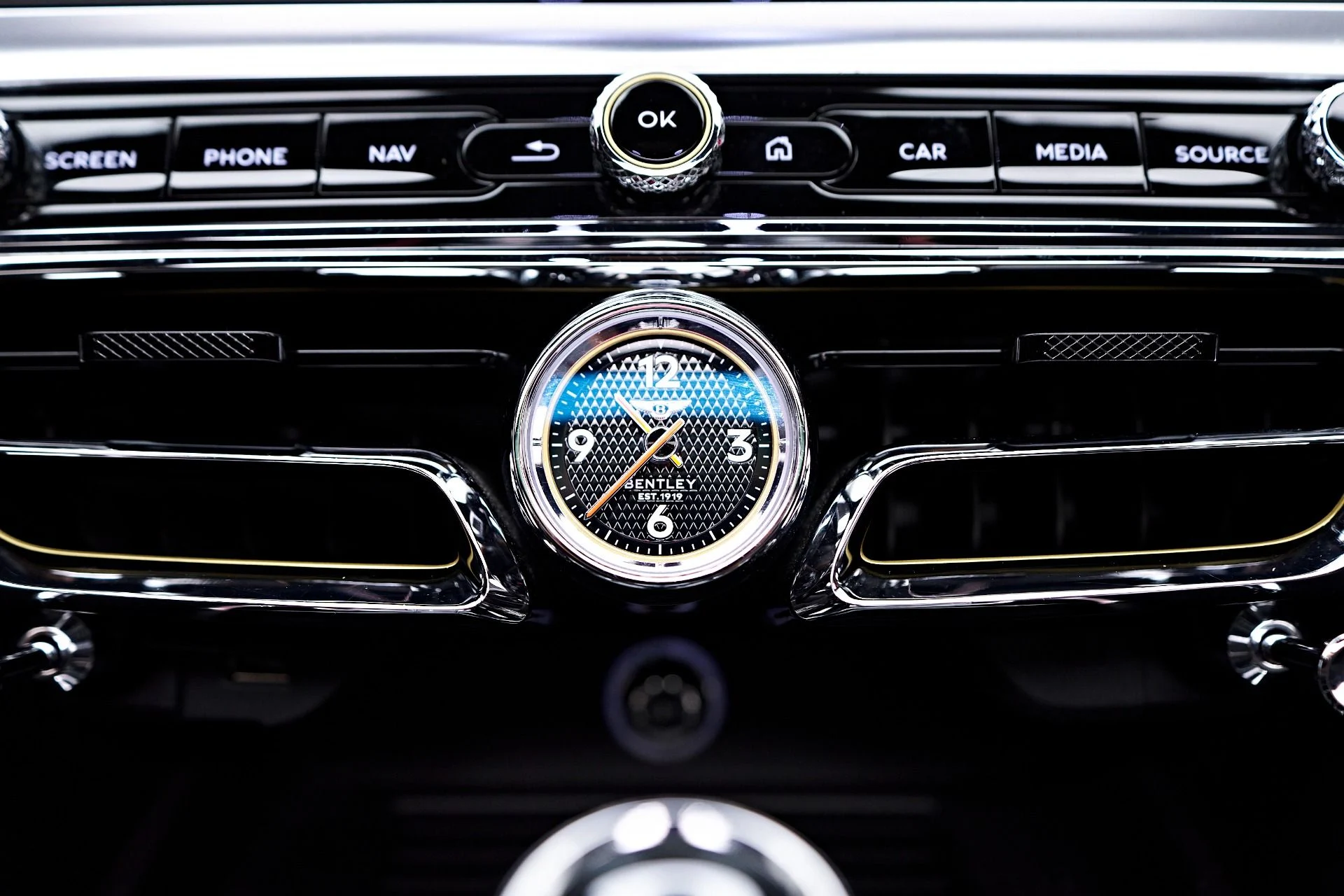 mph081_600600381_Used_2021_Bentley_Flying_Spur_W12_1754099984_9e31a2e169