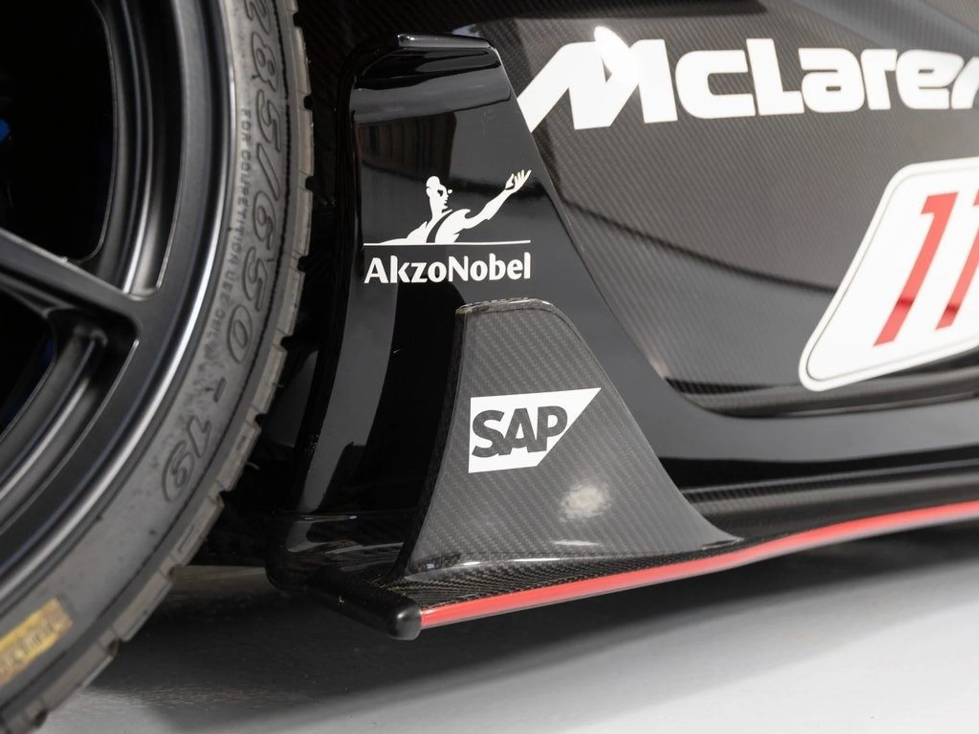 mph081_879395115_c1ce157c2c4fbc826f20a83cbeee69ecx_adede2cc45