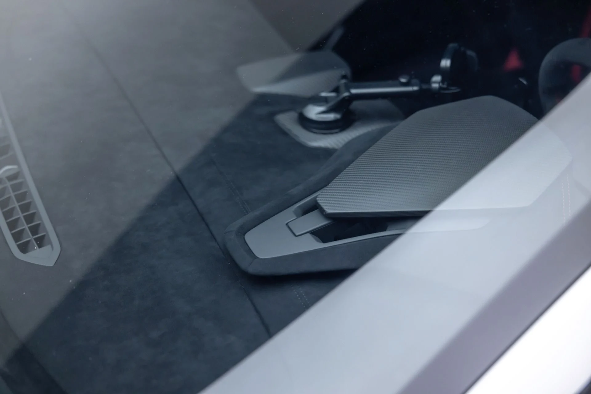 mph081_973161730_13197_p82_l_49a9530ed0