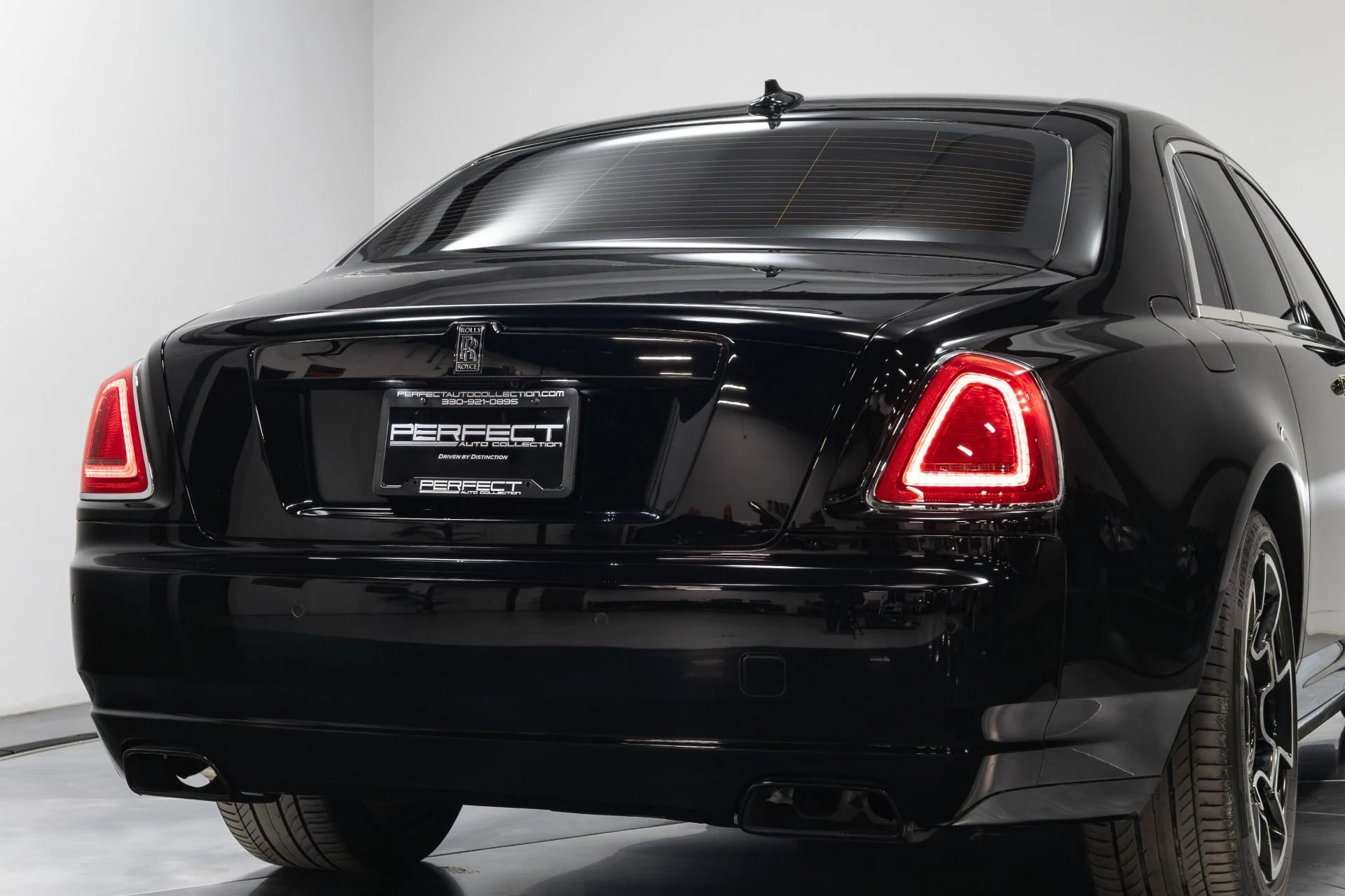 mph082_1095163753_Used_2017_Rolls_Royce_Ghost_Black_Badge_1764012368_12e8eebec5