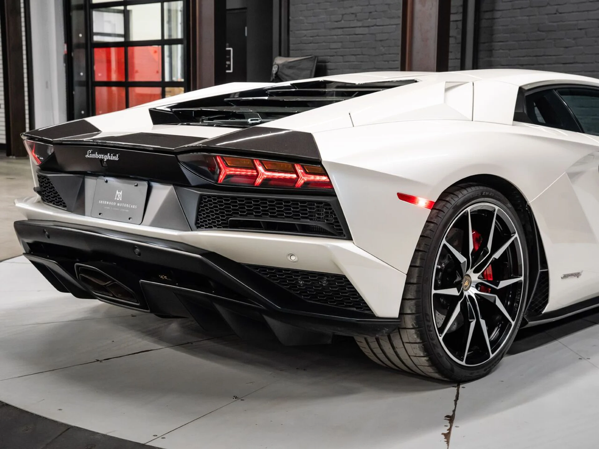 mph082_1104730036_lamborghini_aventador_2017_4bdd754c8a