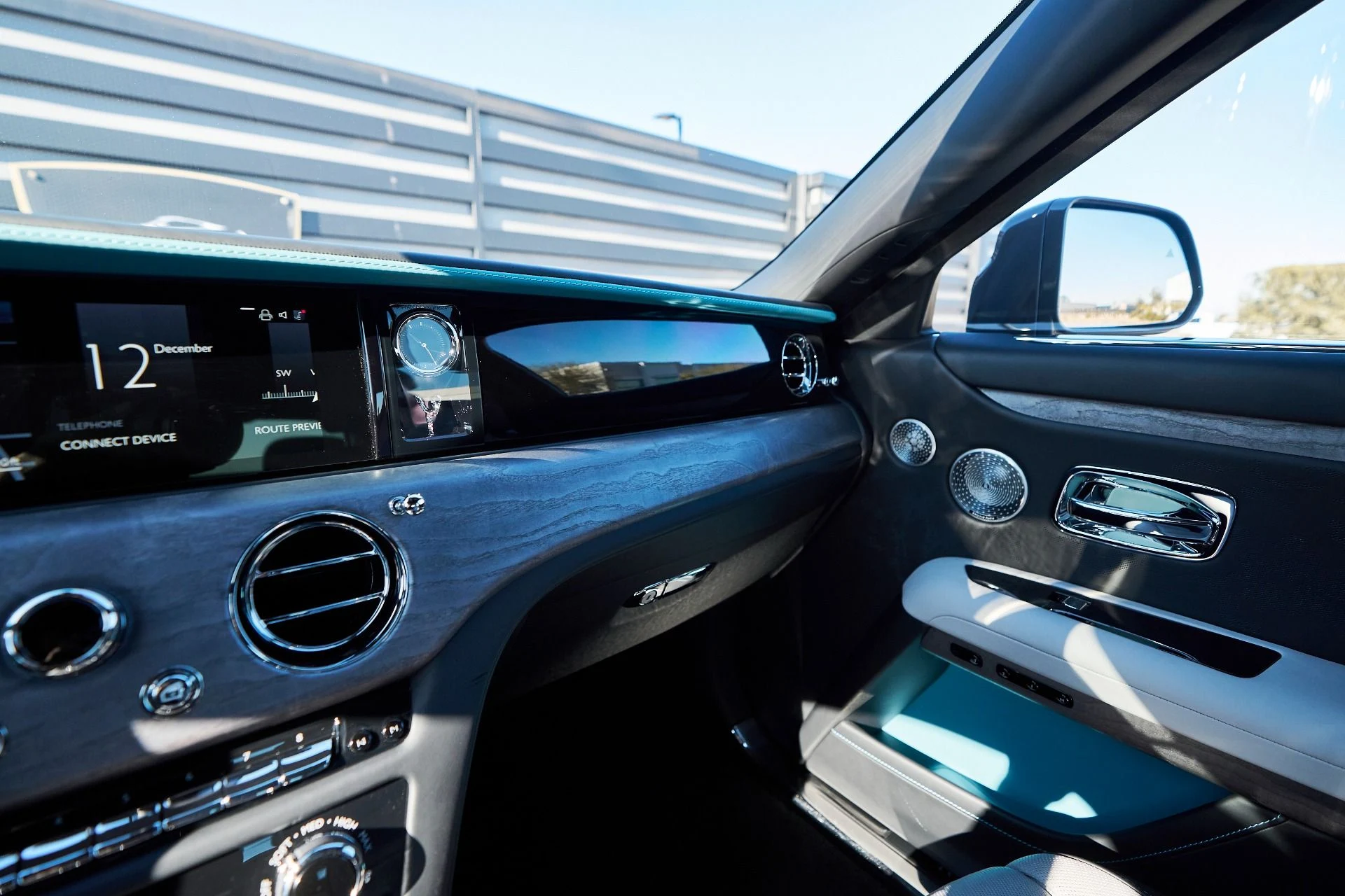 mph082_1301809471_Used_2025_Rolls_Royce_Ghost_Base_1765592324_e020465621