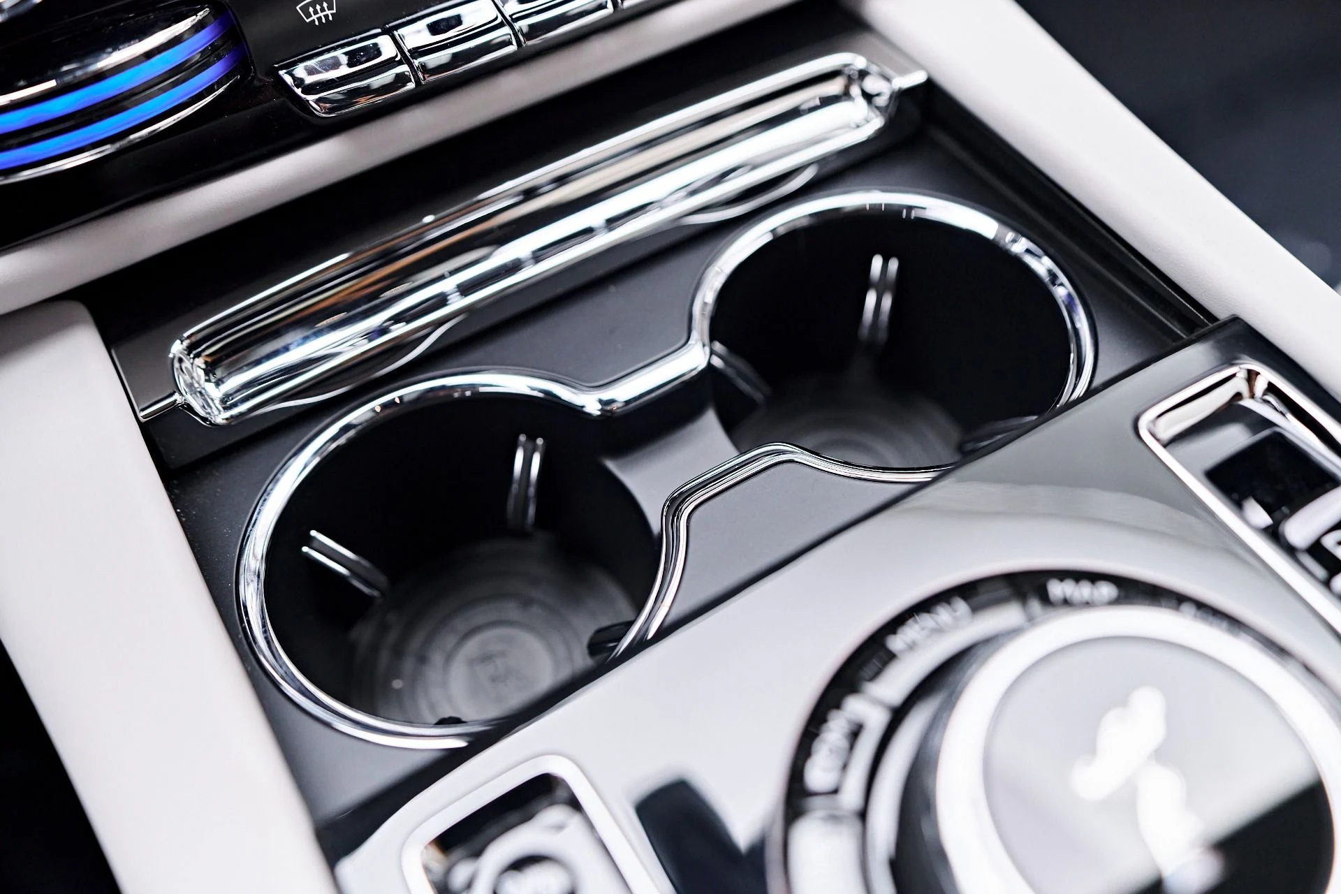 mph082_1436002737_Used_2024_Rolls_Royce_Ghost_Base_1752169894_2747400023