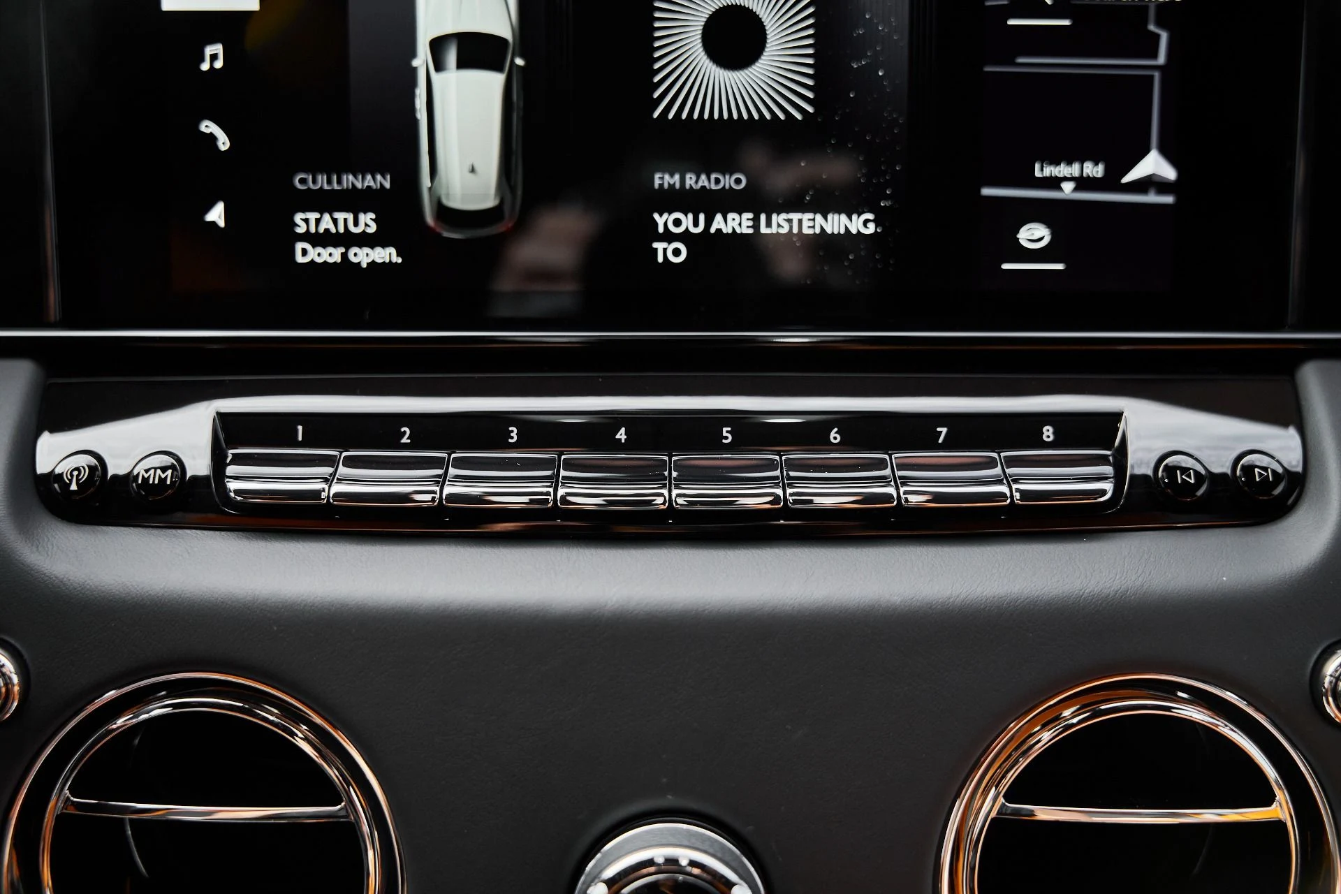 mph082_1603748256_Used_2025_Rolls_Royce_Cullinan_Base_1770950941_5d7901f266