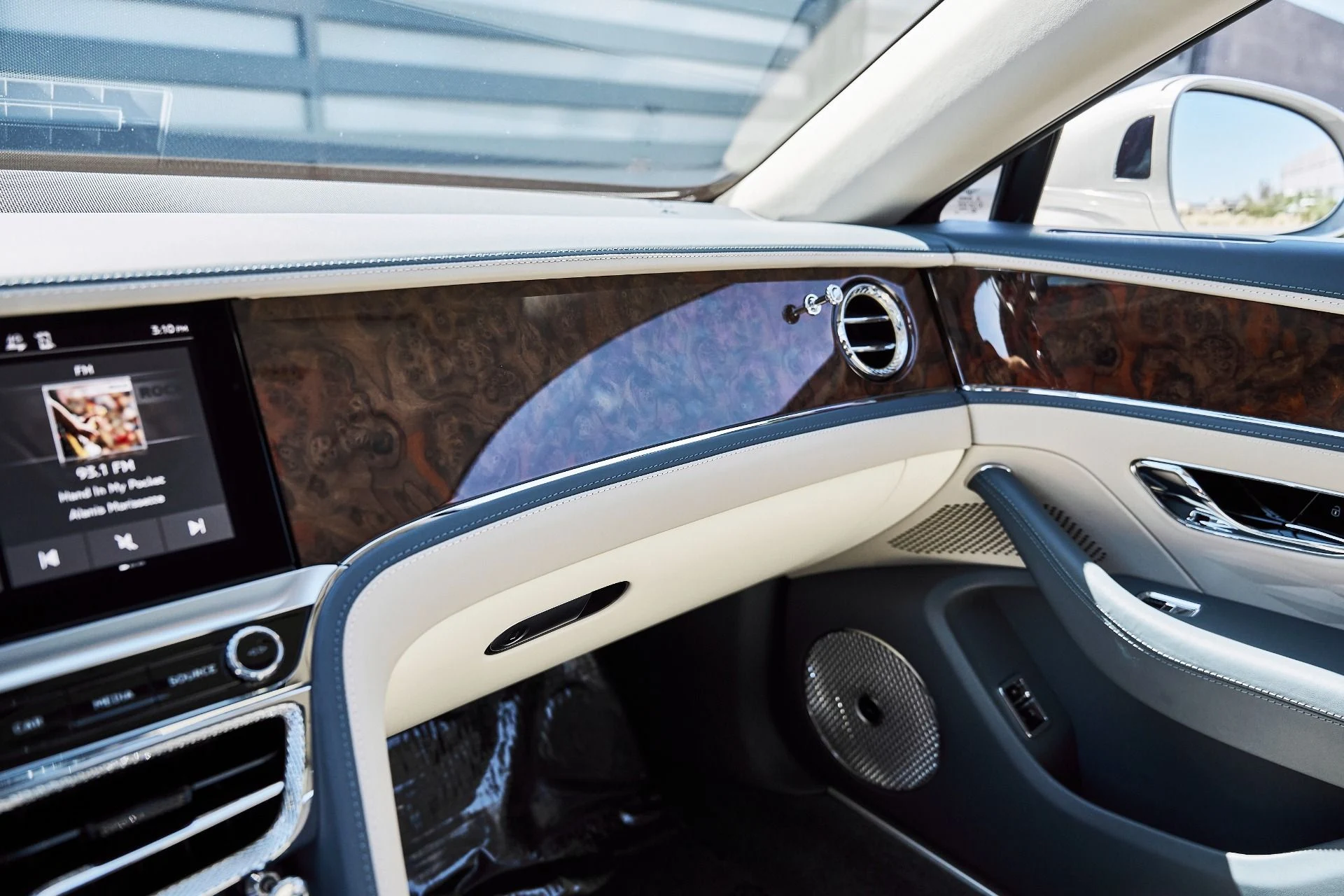 mph082_1790353201_Used_2022_Bentley_Flying_Spur_W12_1781229110_3410c88975