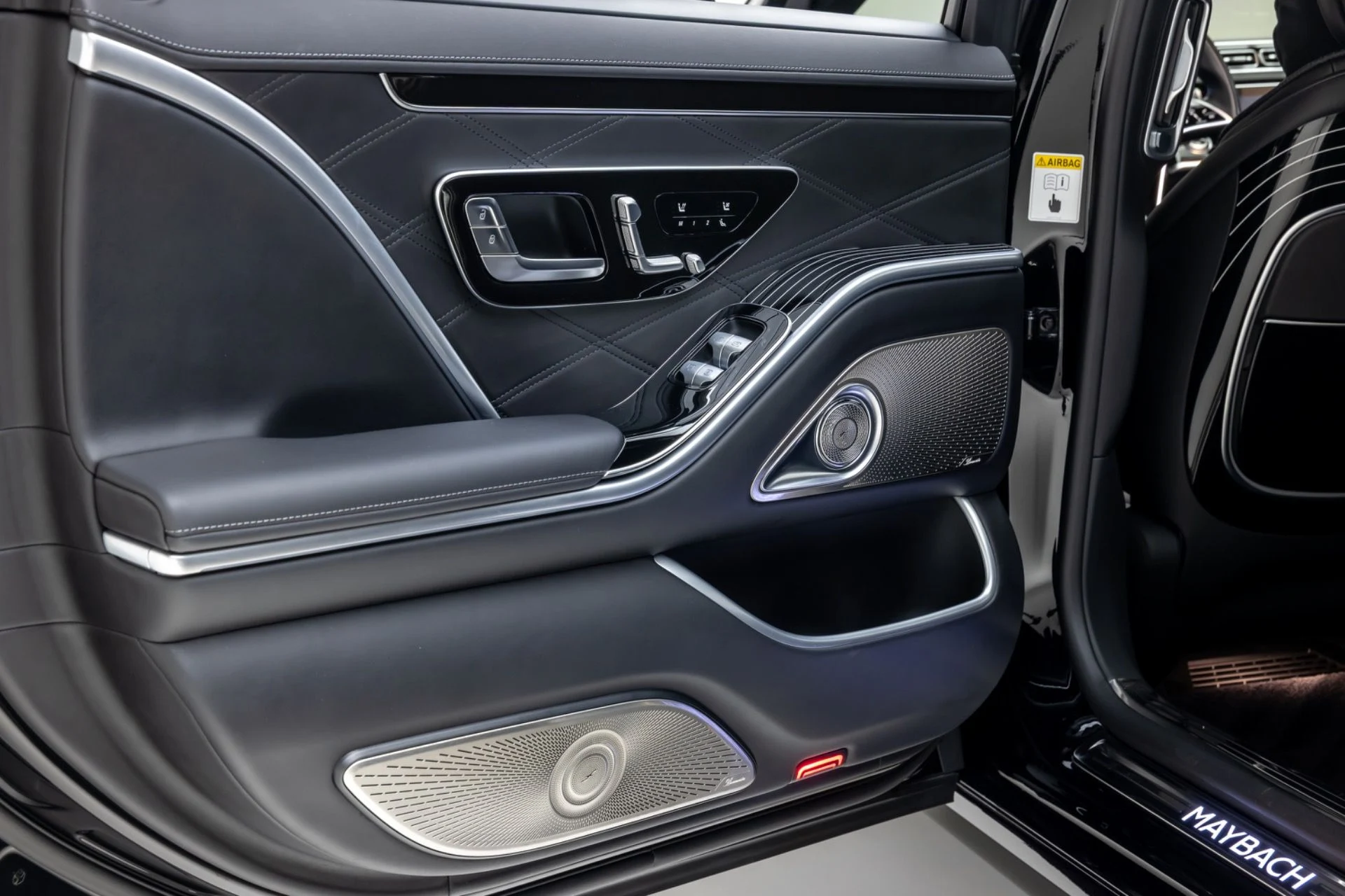 mph082_1898455966_13213_p83_l_223937c087