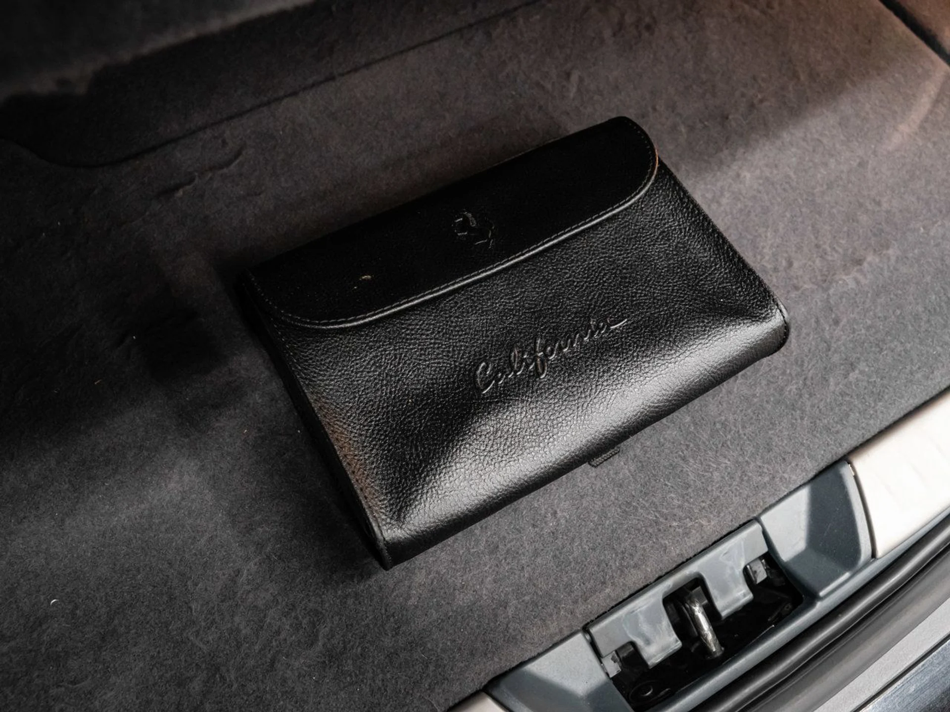 mph082_1946494395_ferrari_california_2011_87e6fe647f