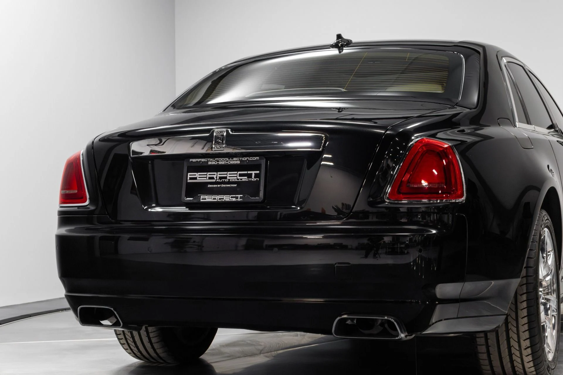 mph082_2157226837_Used_2011_Rolls_Royce_Ghost_1771348774_1fede65047