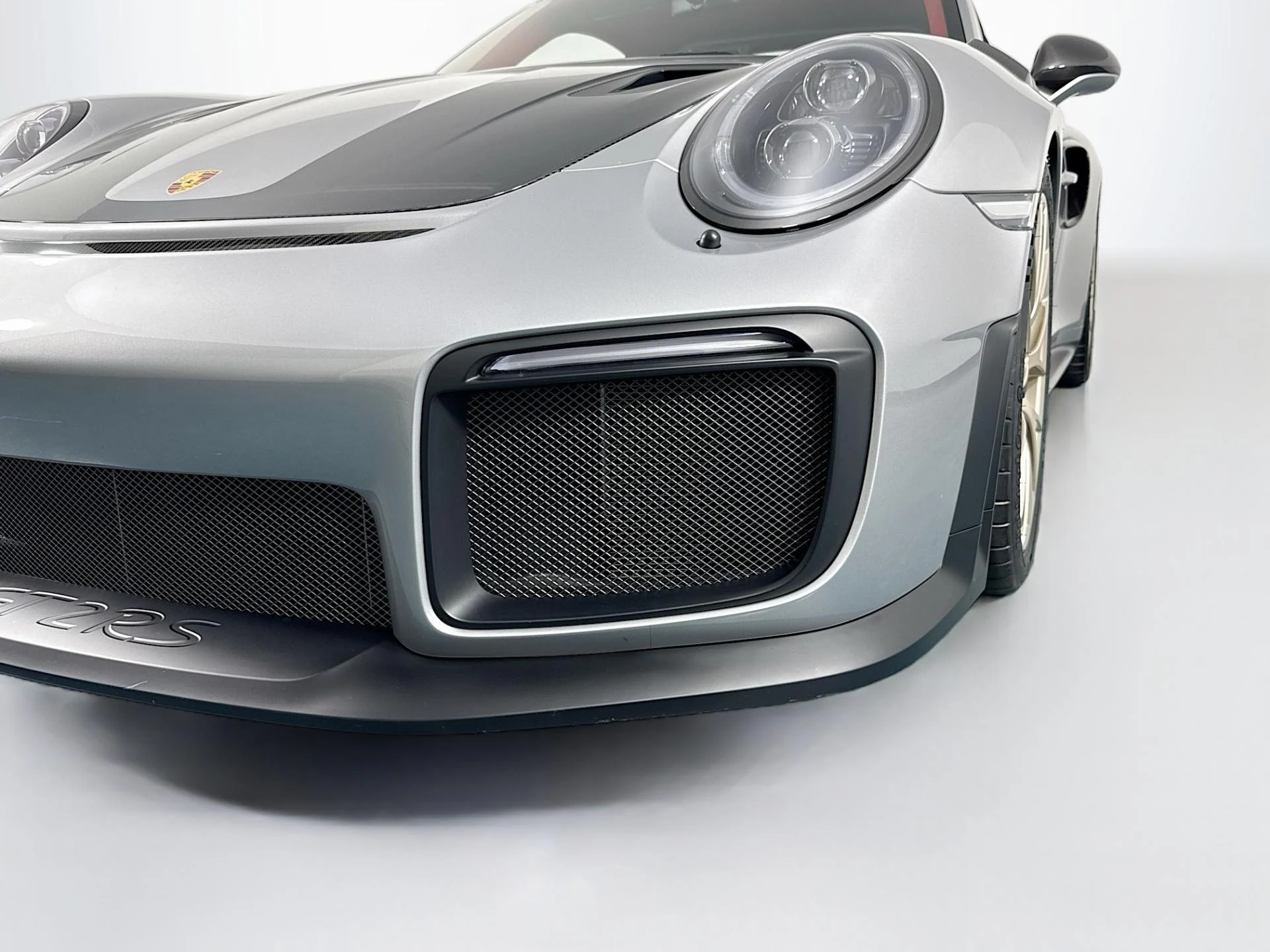 mph082_2185525669_Used_2018_Porsche_911_GT_2_RS_1784763022_db3c57ec39