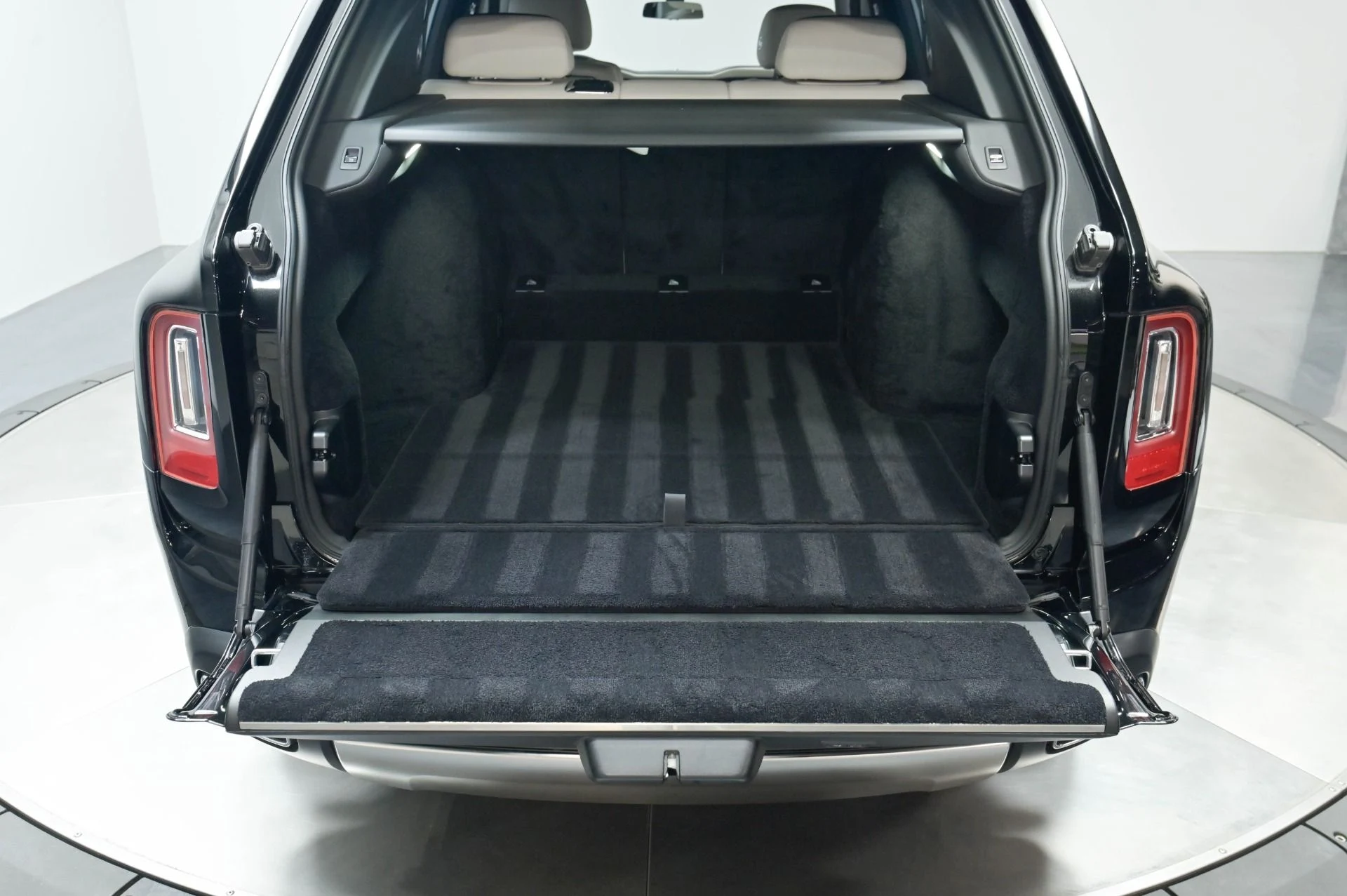 mph082_2199289258_Used_2023_Rolls_Royce_Cullinan_1782858779_ad46581656
