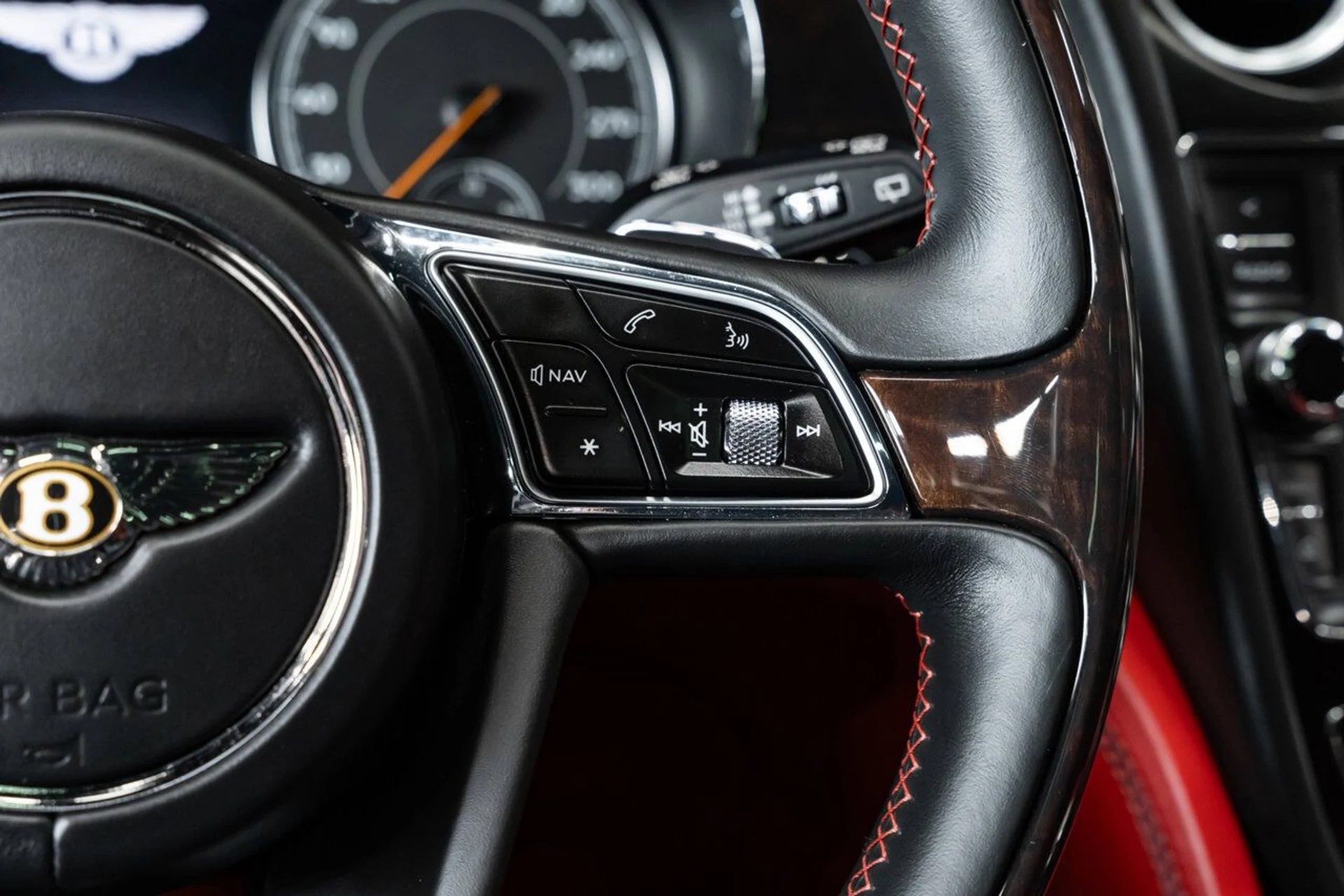 mph082_2277200953_bentley_bentayga_2019_1bdd16dd20