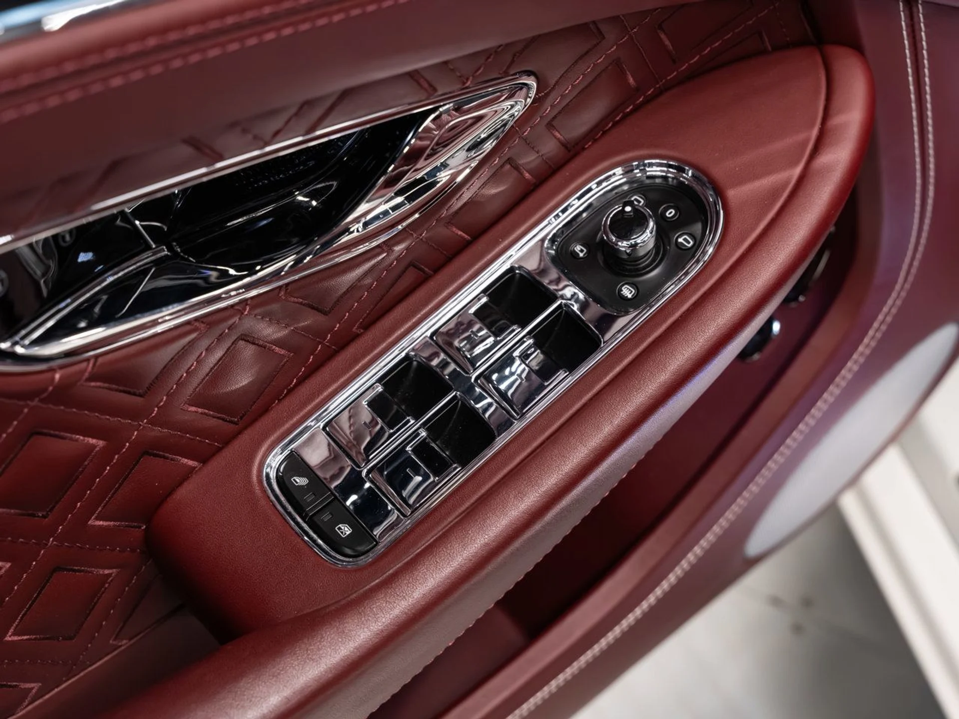 mph082_234845979_bentley_continental_2020_b1fb0e4c36