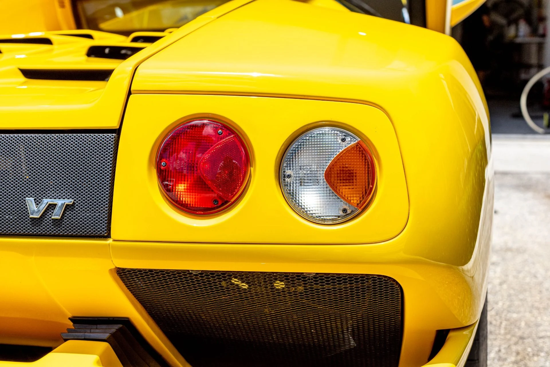 mph082_2394134048_Used_2001_Lamborghini_Diablo_VT_IMMACULATE_CONDITION_W_EXTENSIVE_CARBON_19_K_SERVICE_PERFORMED_1659125261_74b3086580